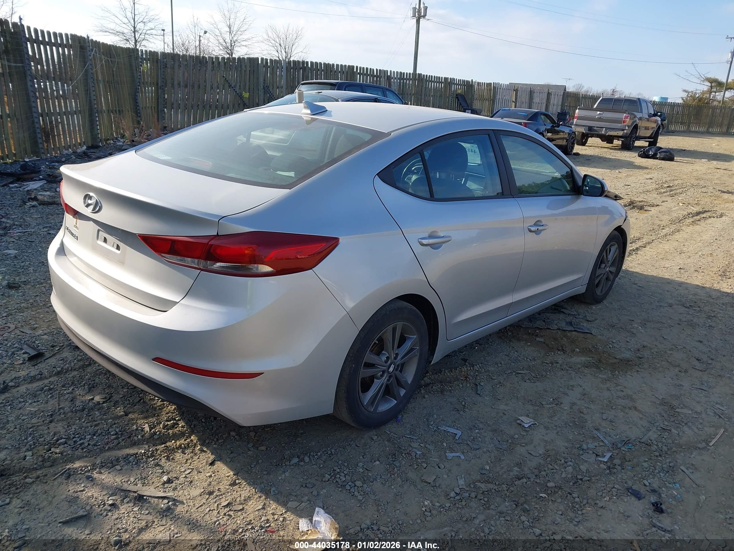 HYUNDAI ELANTRA image 4