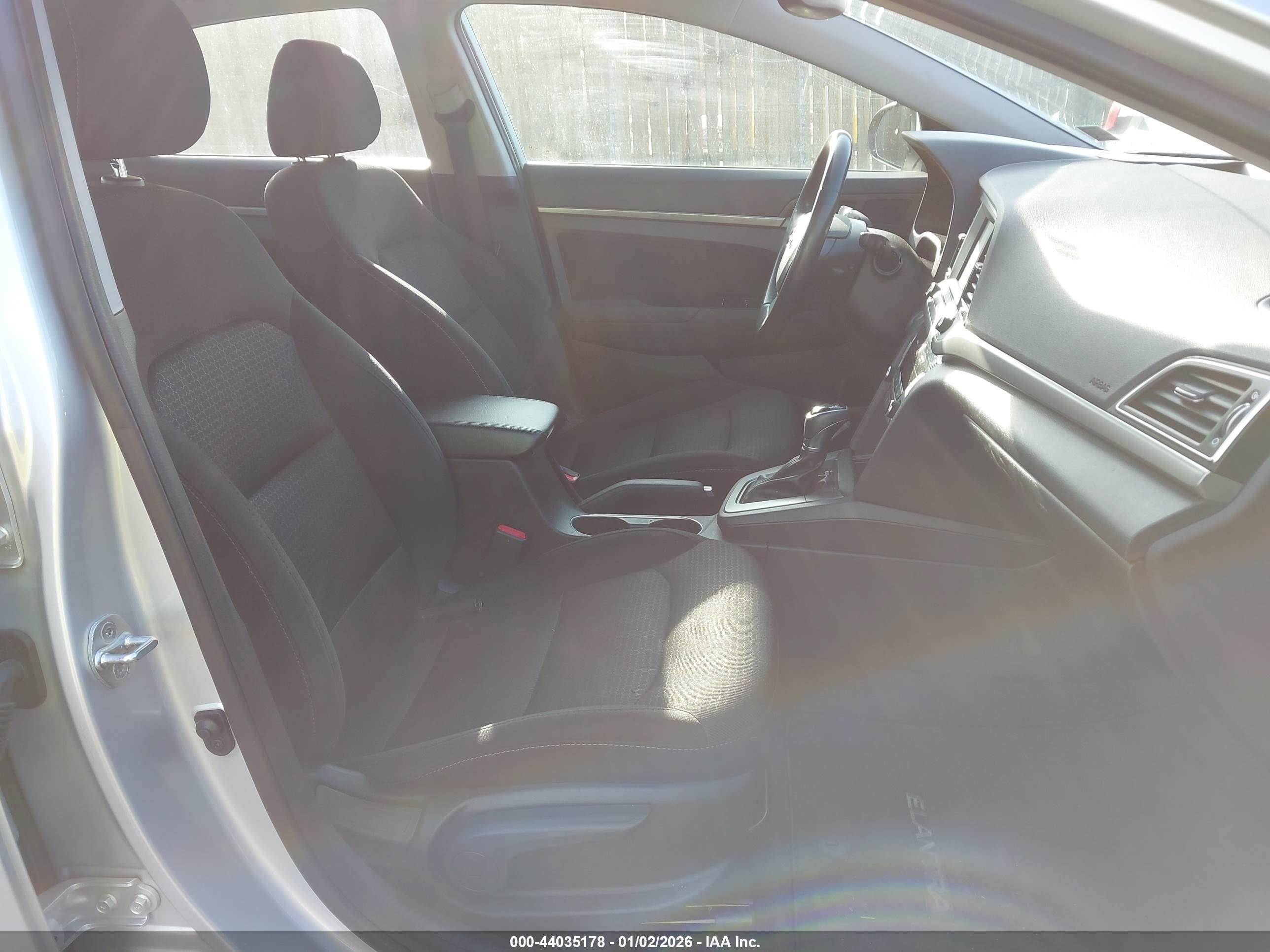 HYUNDAI ELANTRA image 5