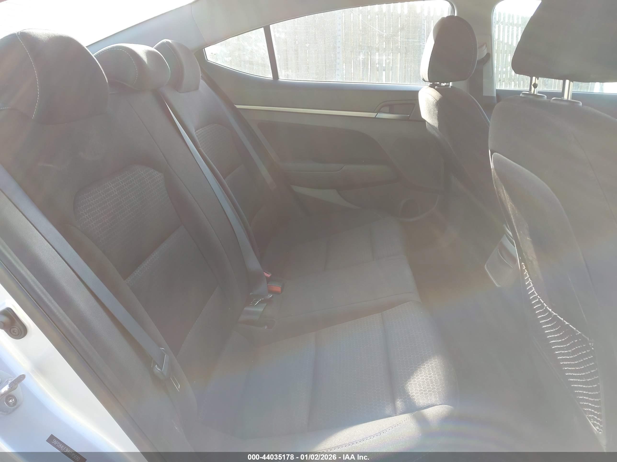 HYUNDAI ELANTRA image 8