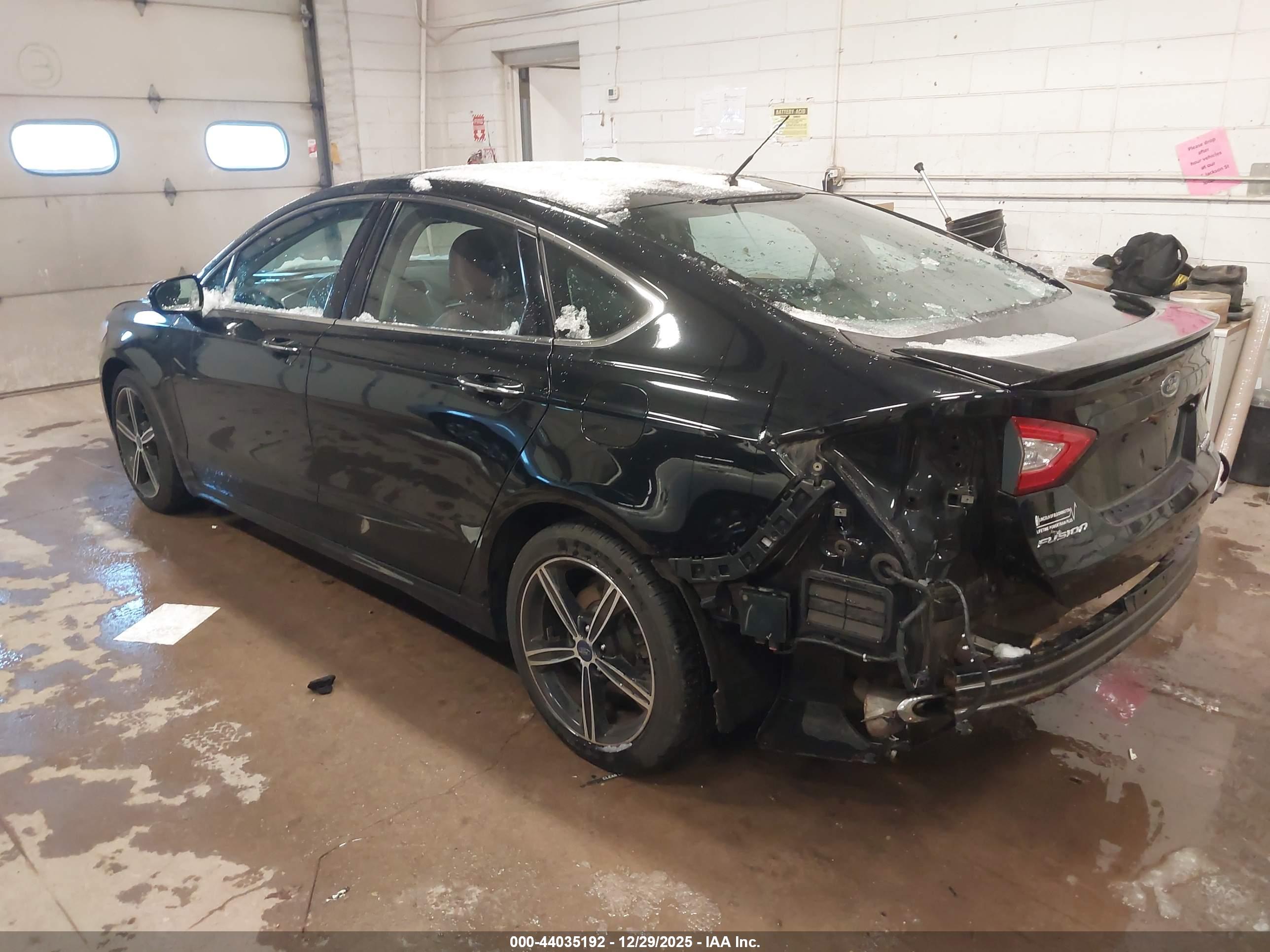 FORD FUSION image 3