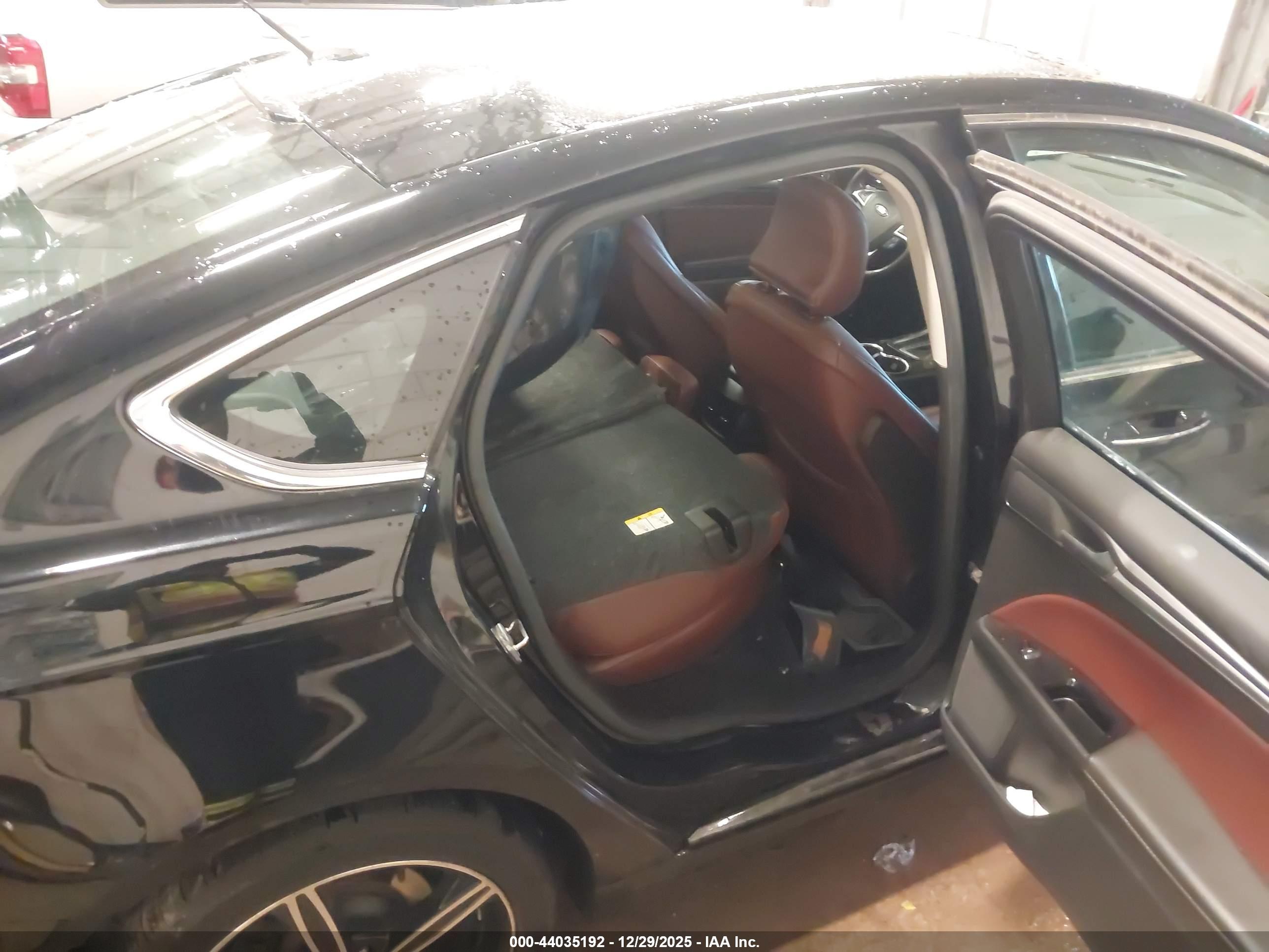 FORD FUSION image 8