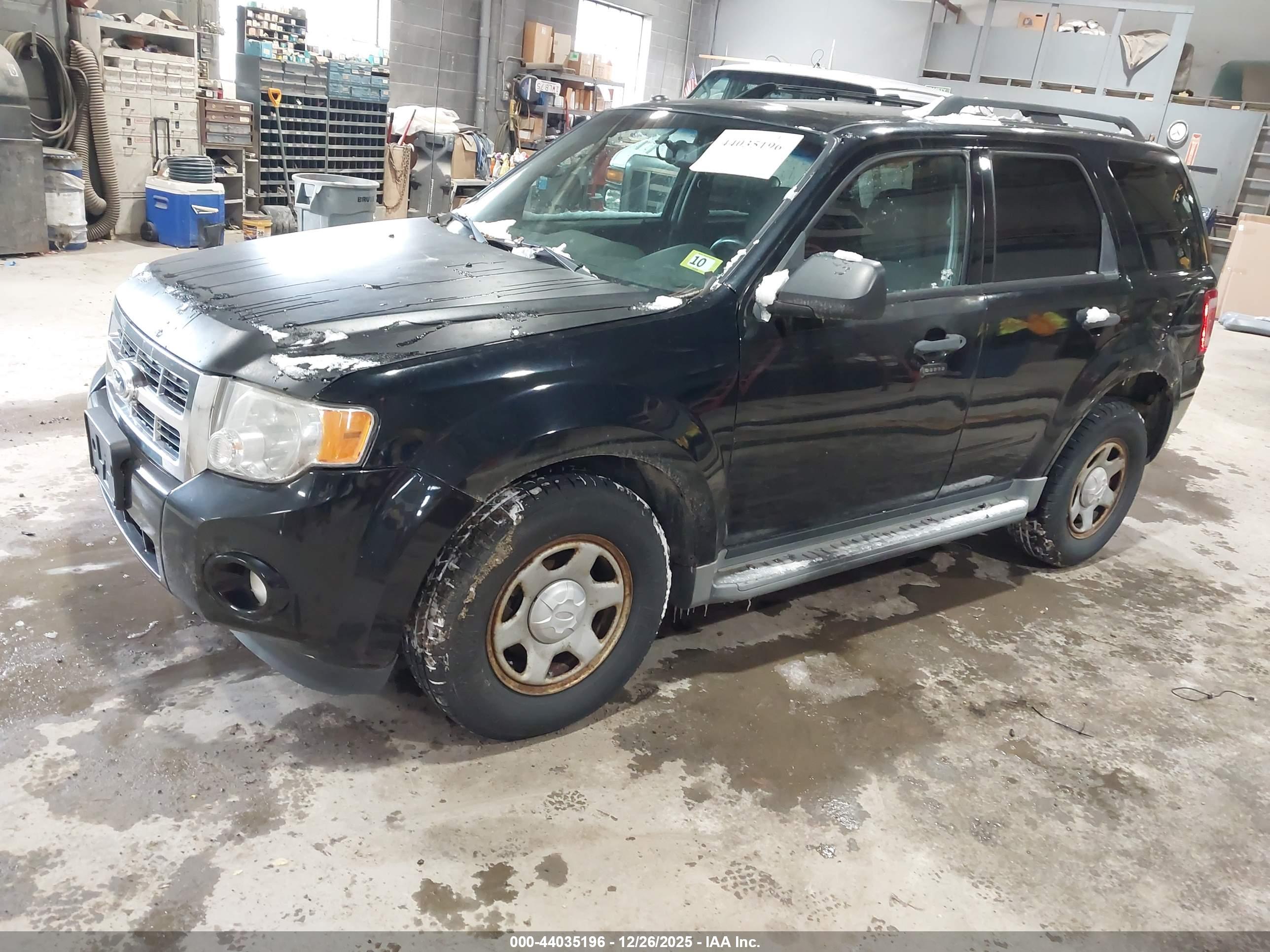 FORD ESCAPE image 2