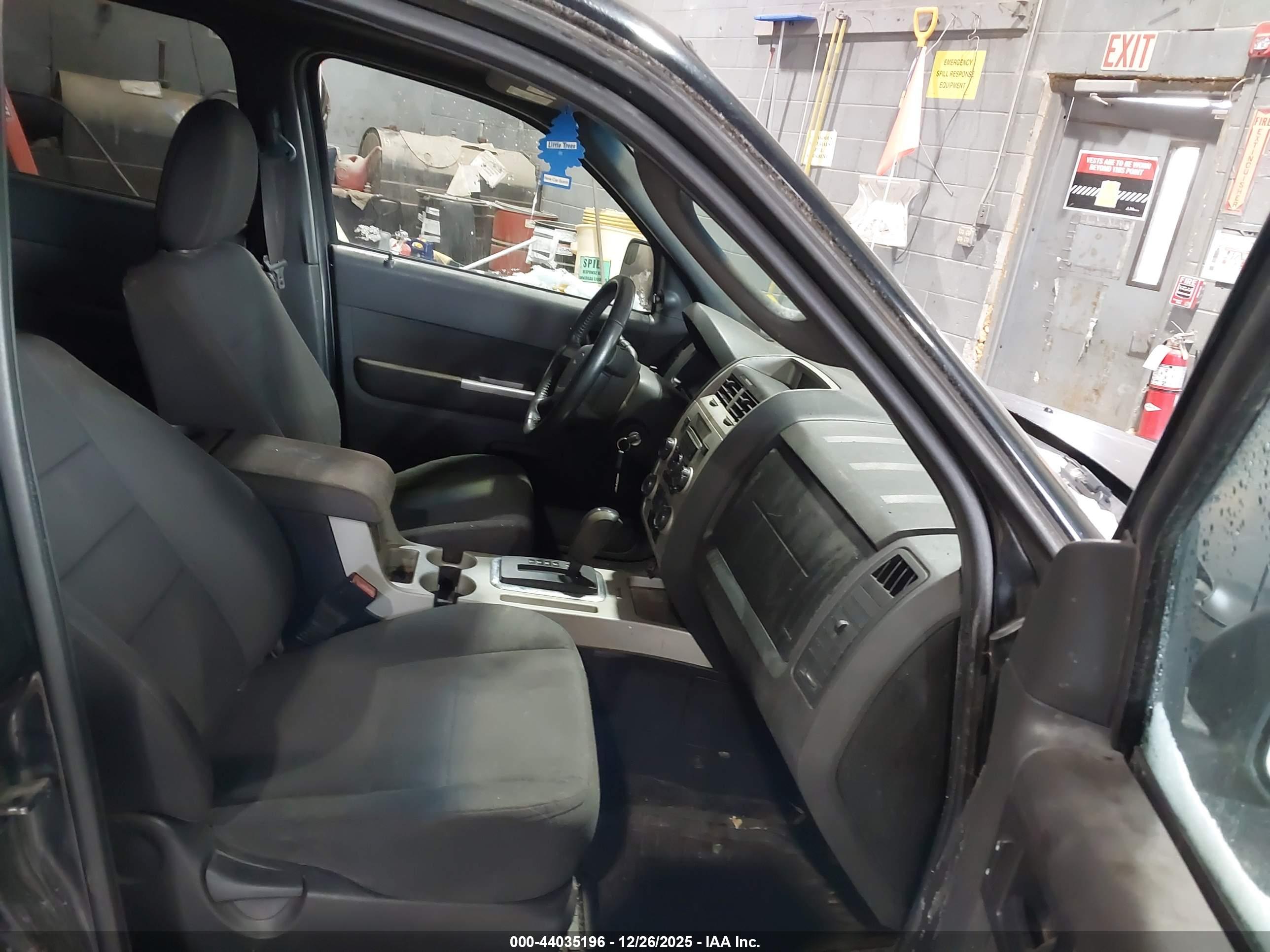 FORD ESCAPE image 5