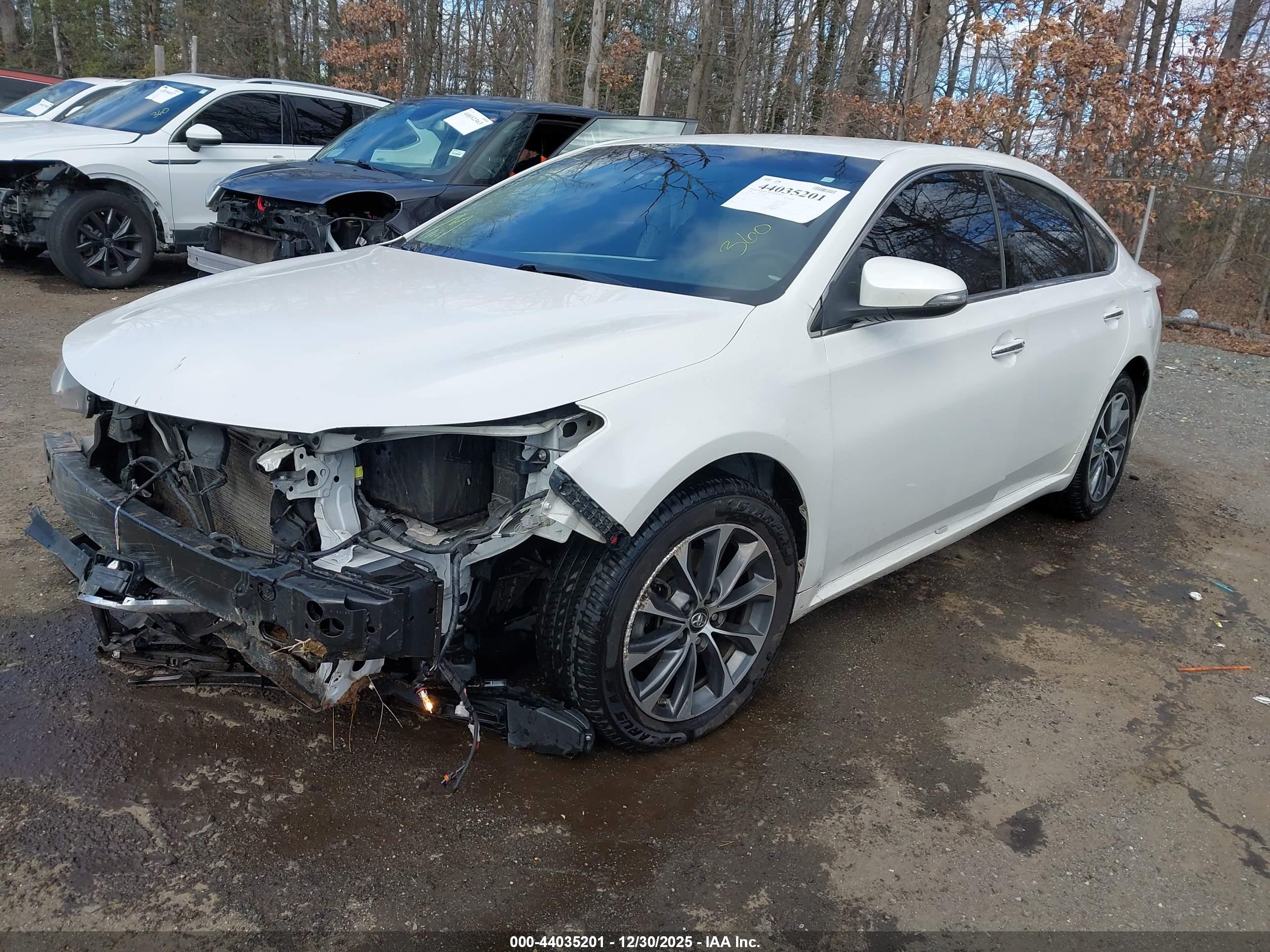 TOYOTA AVALON image 2