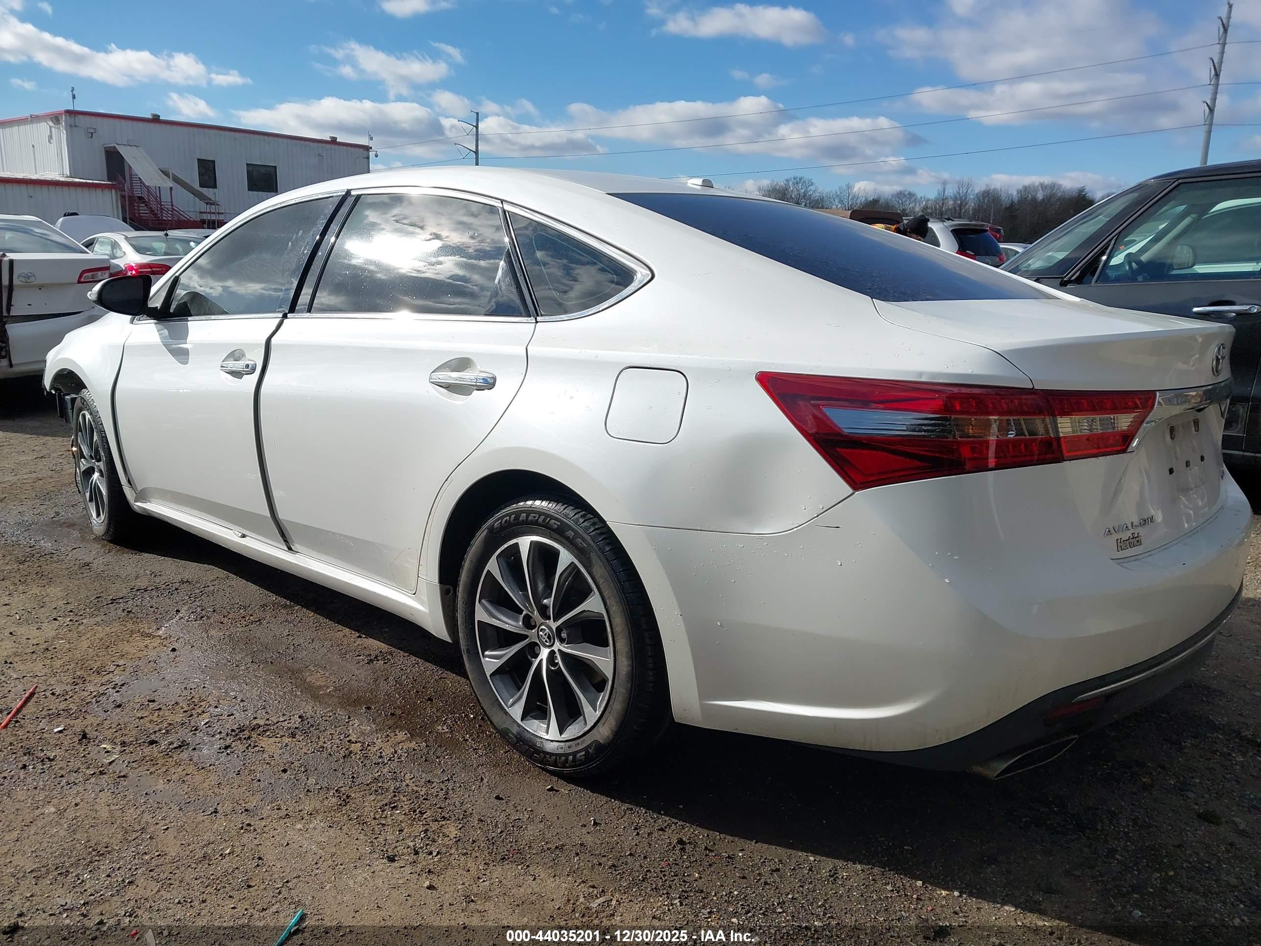 TOYOTA AVALON image 3