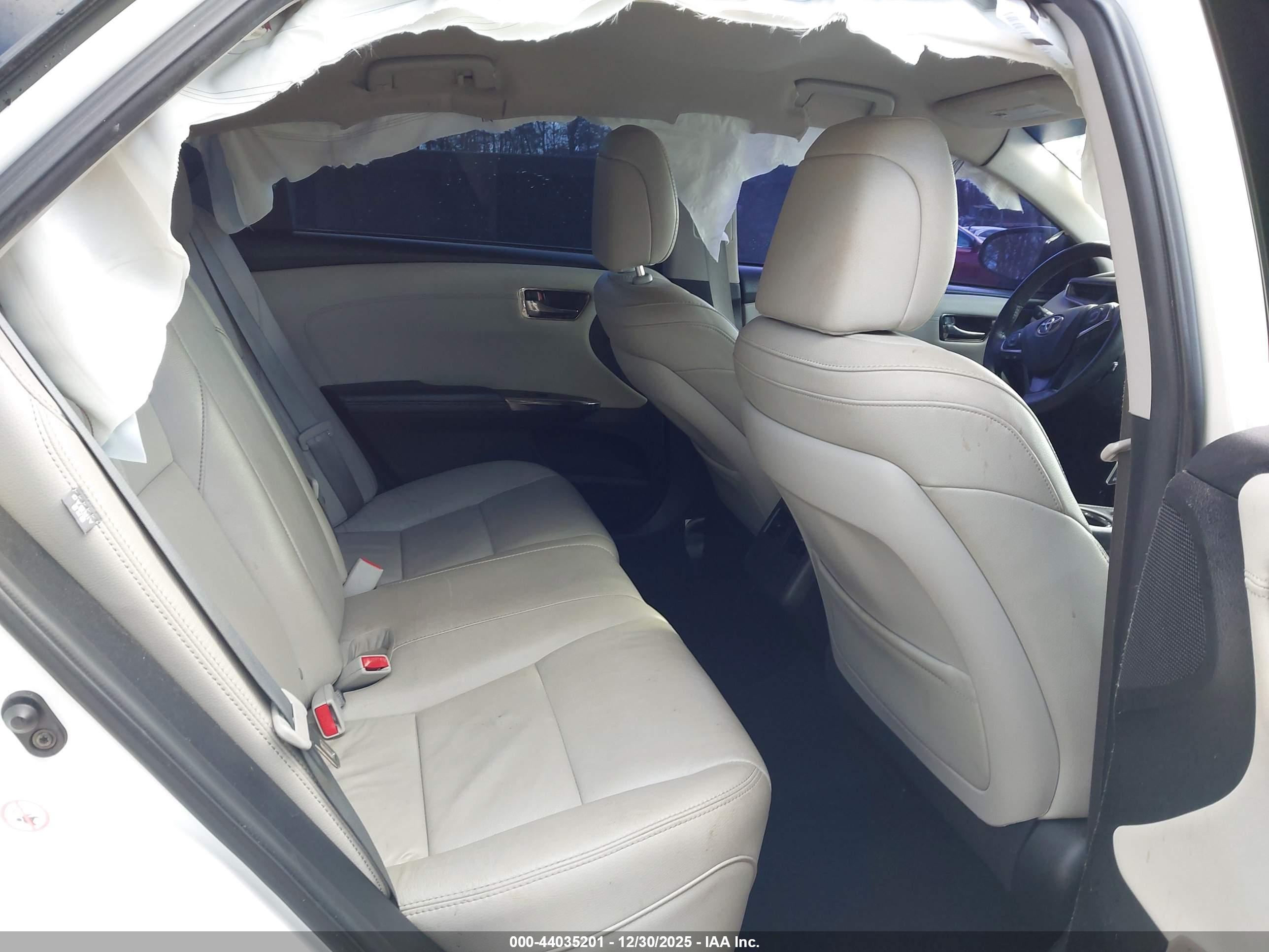 TOYOTA AVALON image 8