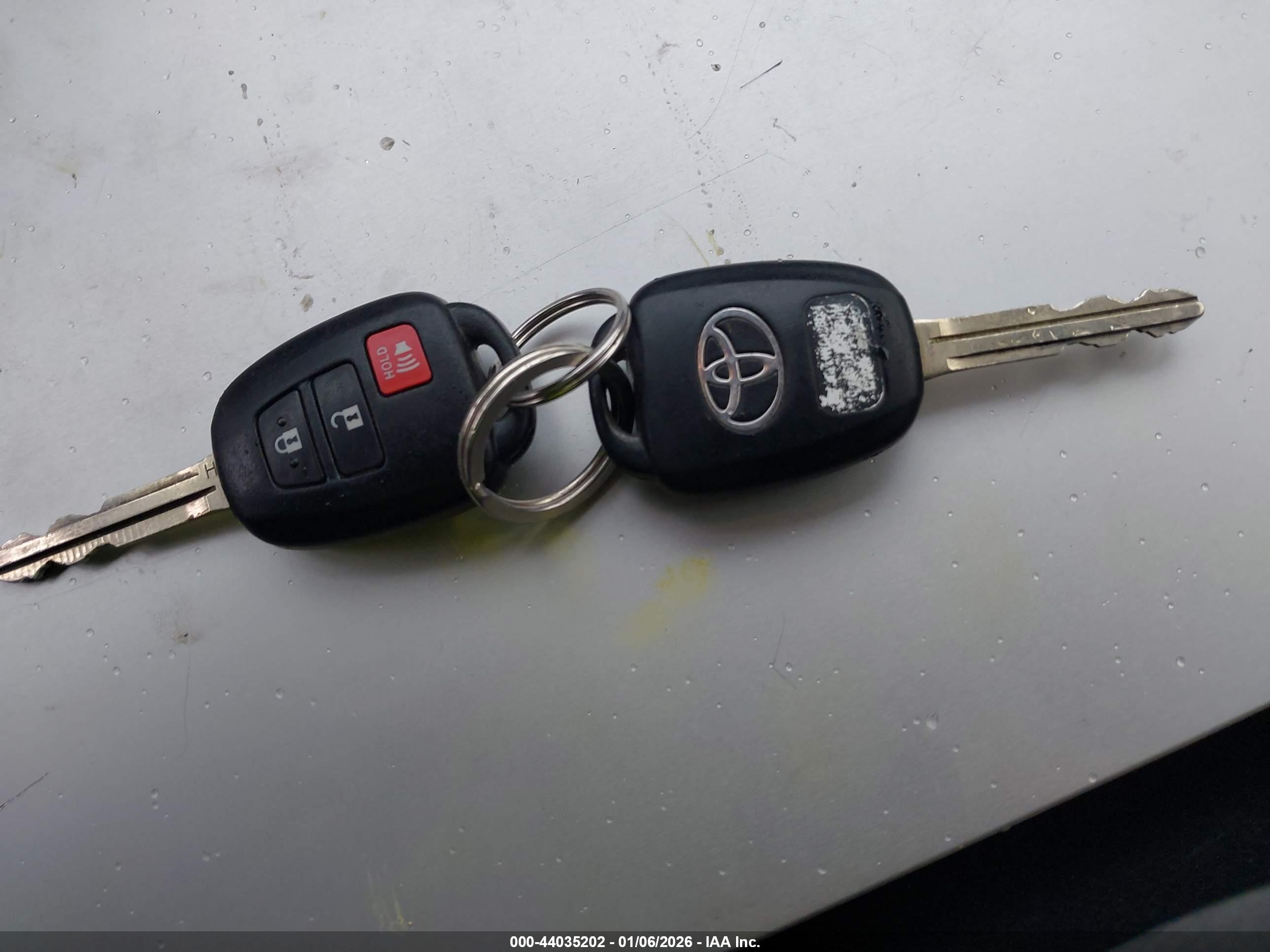 TOYOTA RAV4 image 11