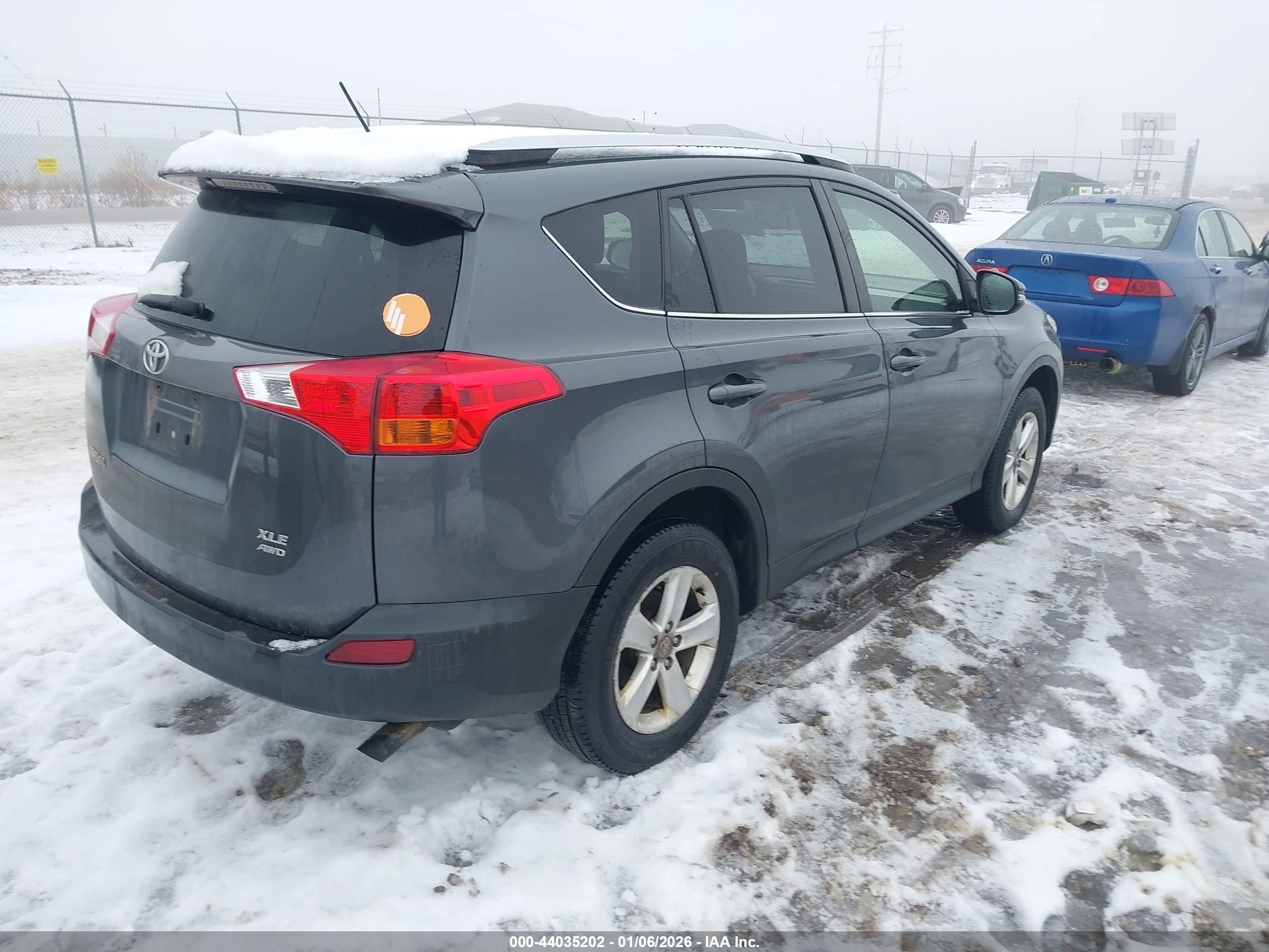 TOYOTA RAV4 image 4