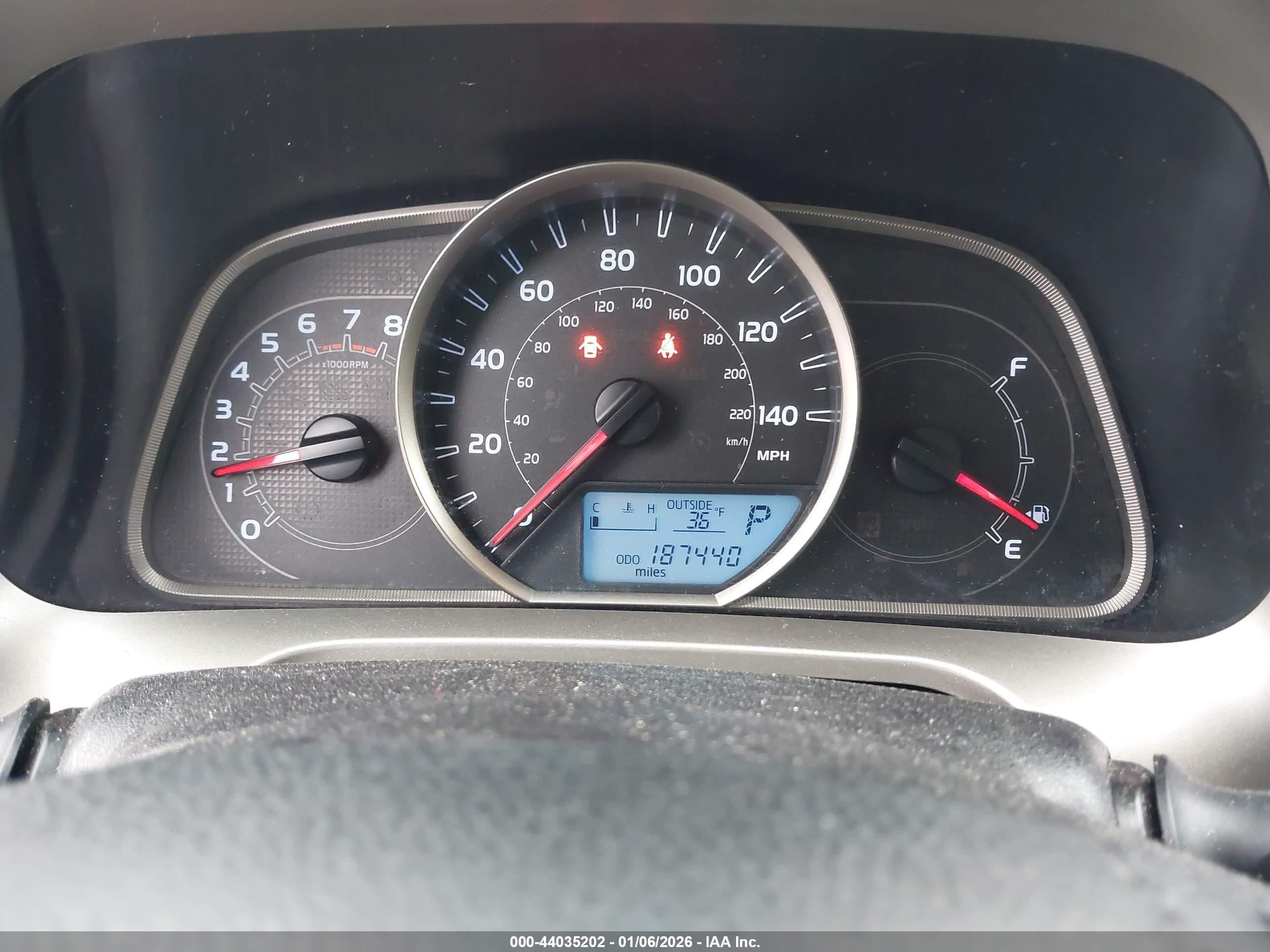 TOYOTA RAV4 image 7