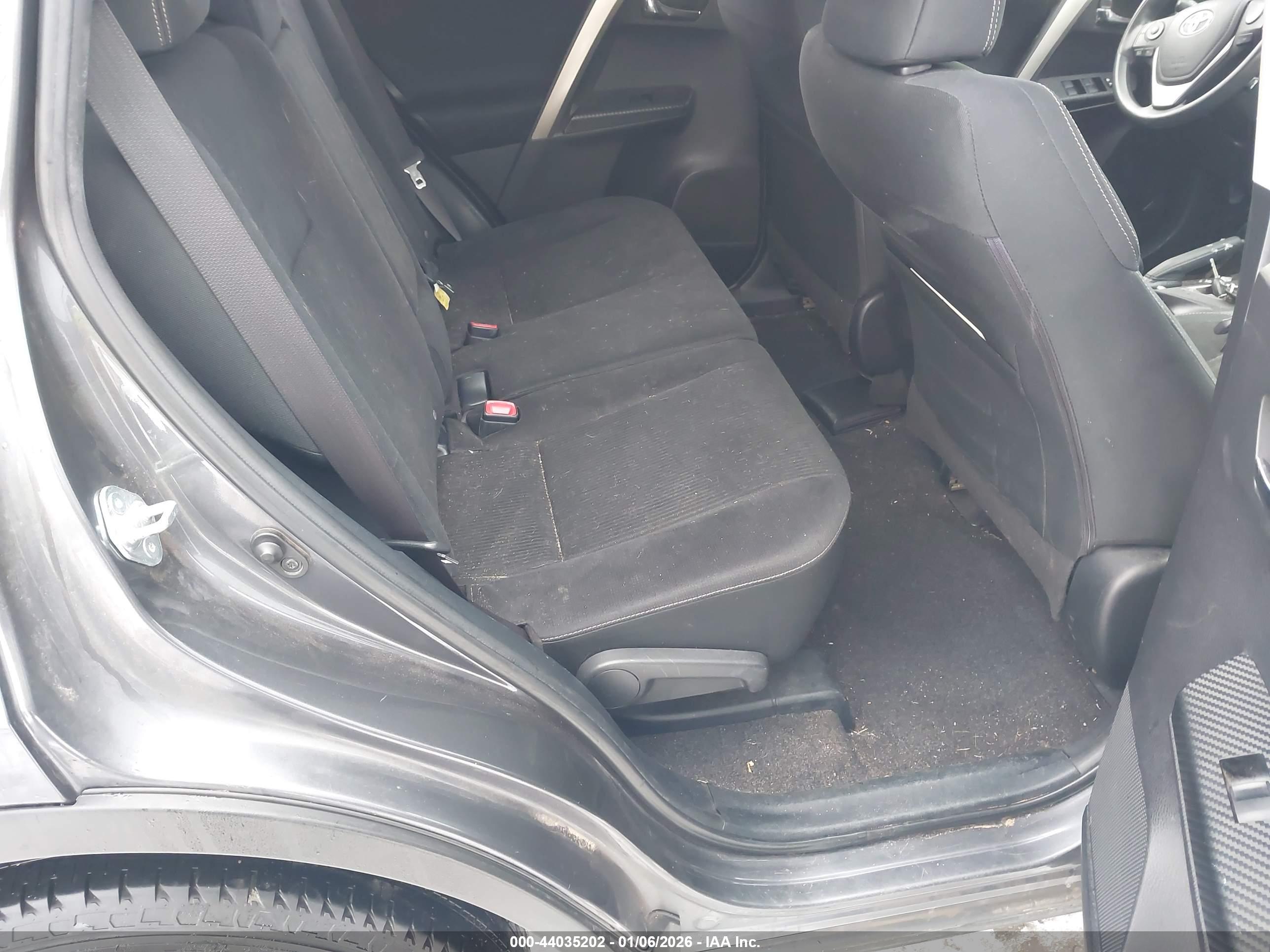 TOYOTA RAV4 image 8