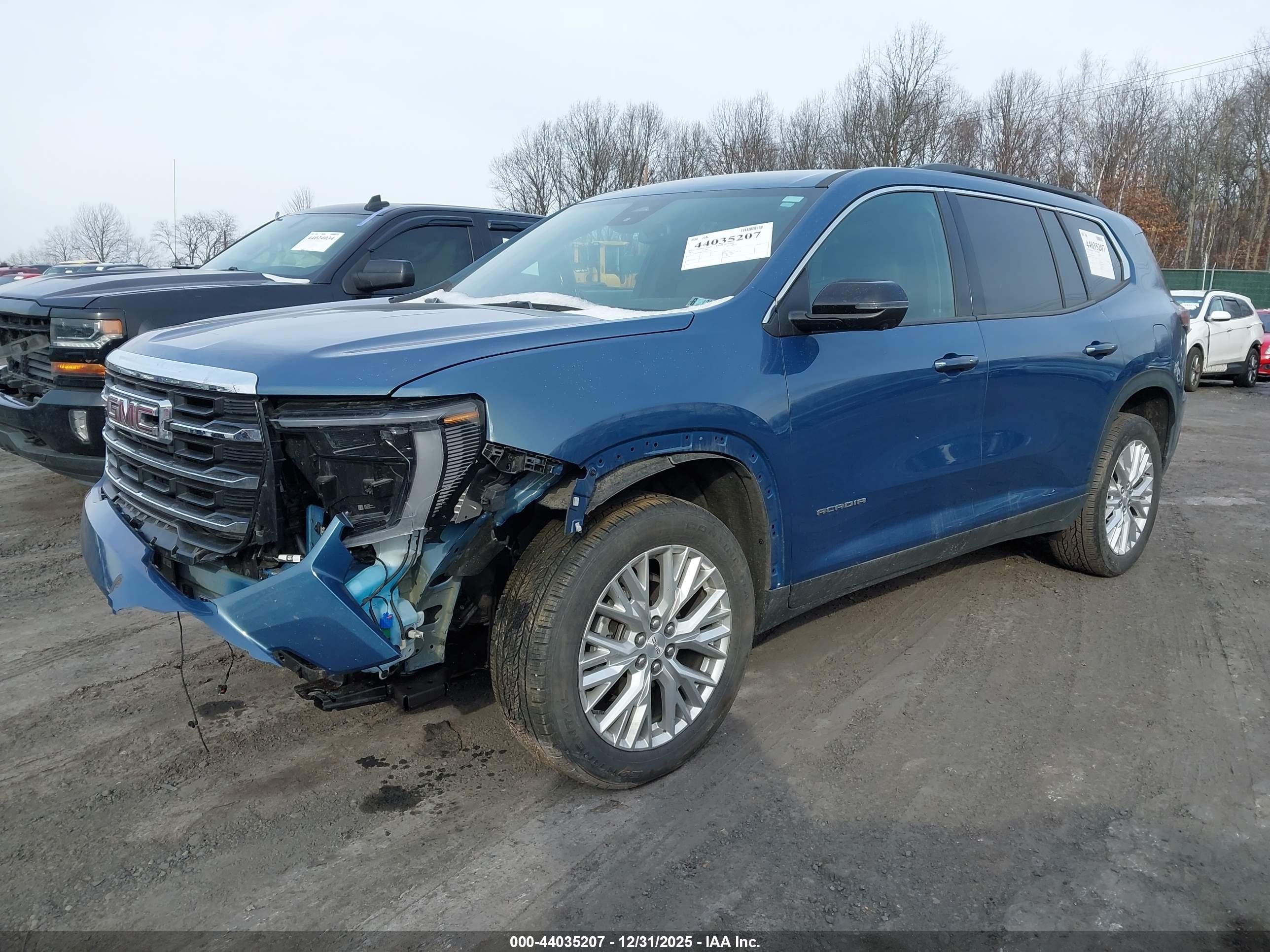 GMC ACADIA image 2