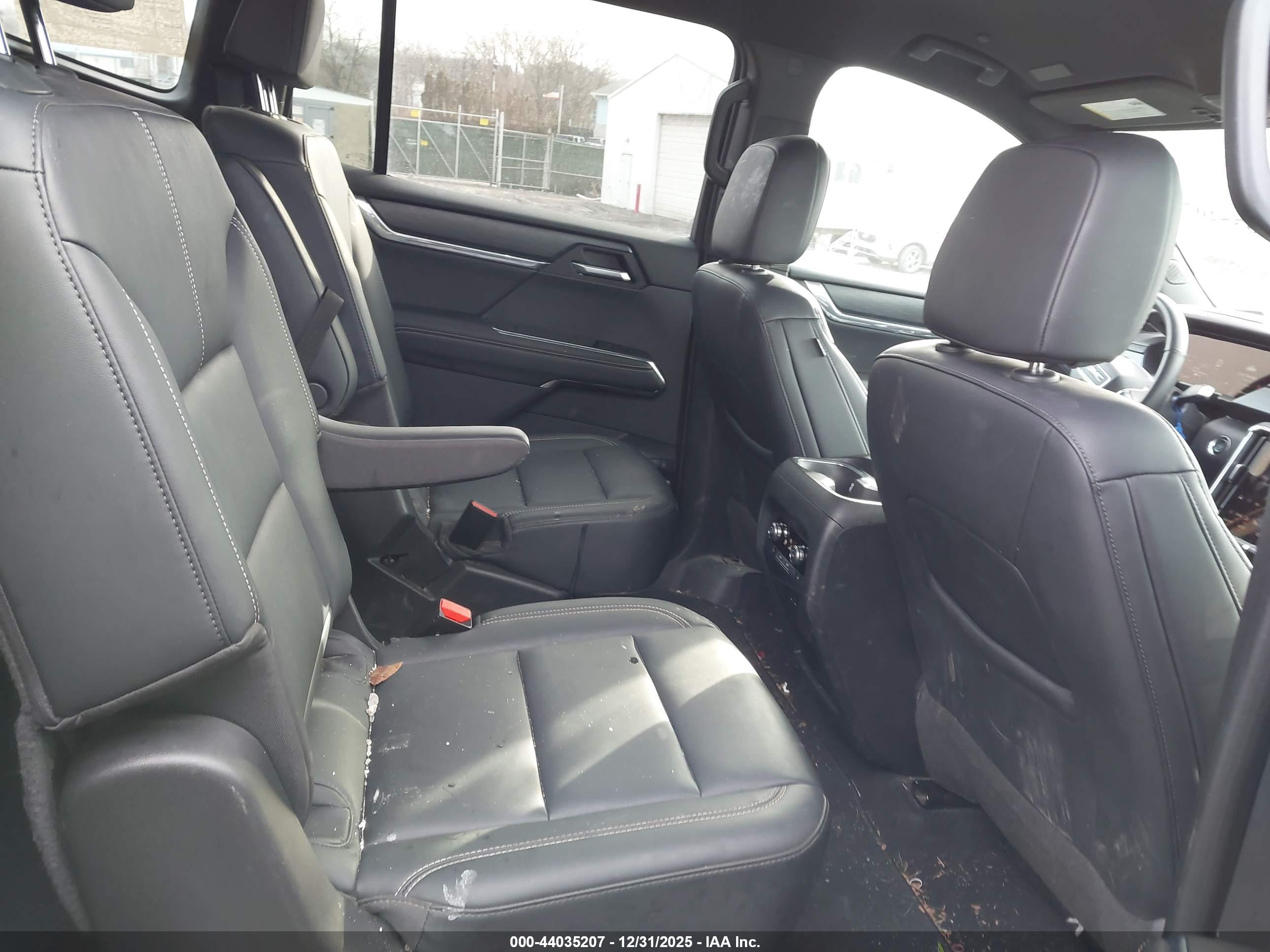 GMC ACADIA image 8