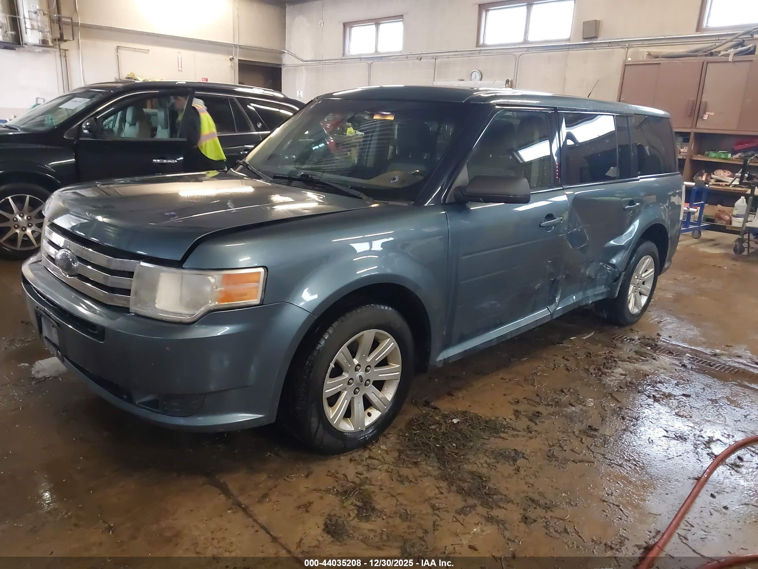 FORD FLEX image 2