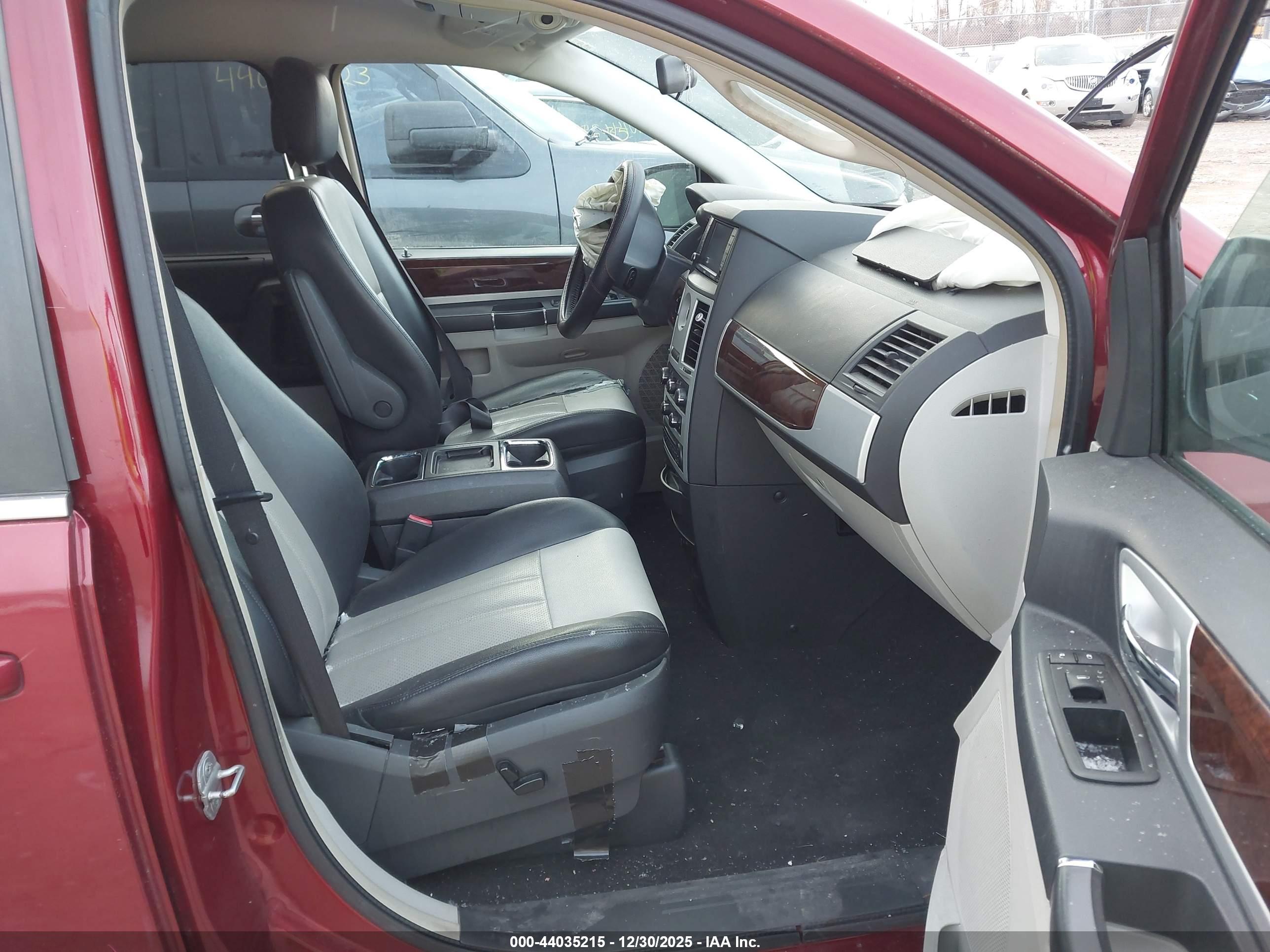 CHRYSLER TOWN image 5