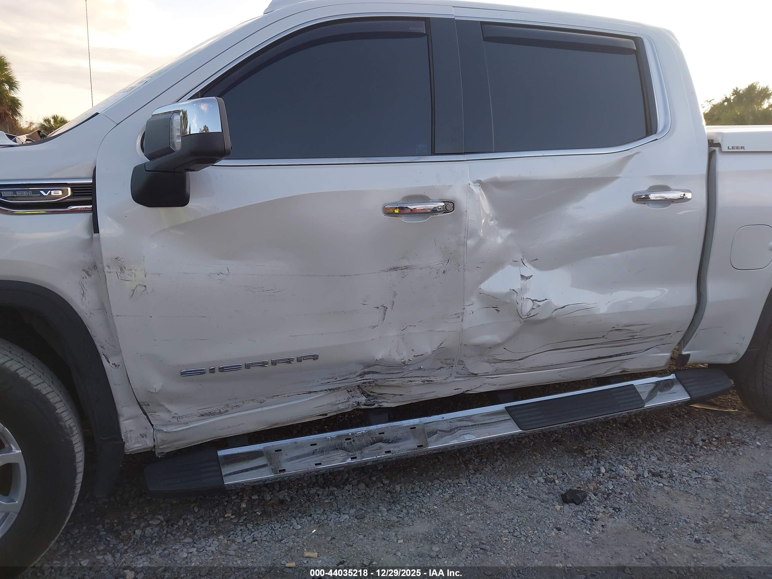GMC SIERRA image 6