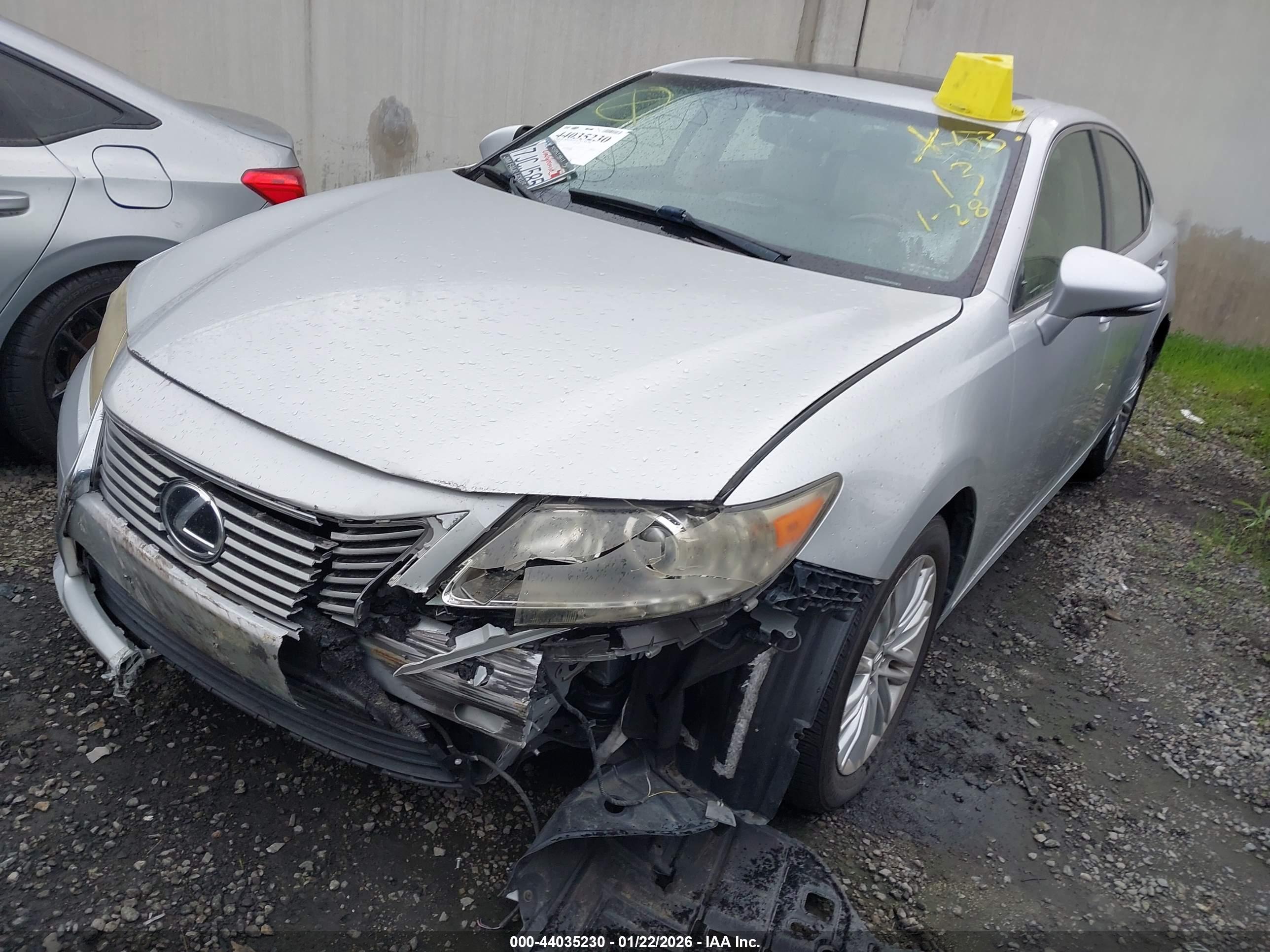 LEXUS ES image 2