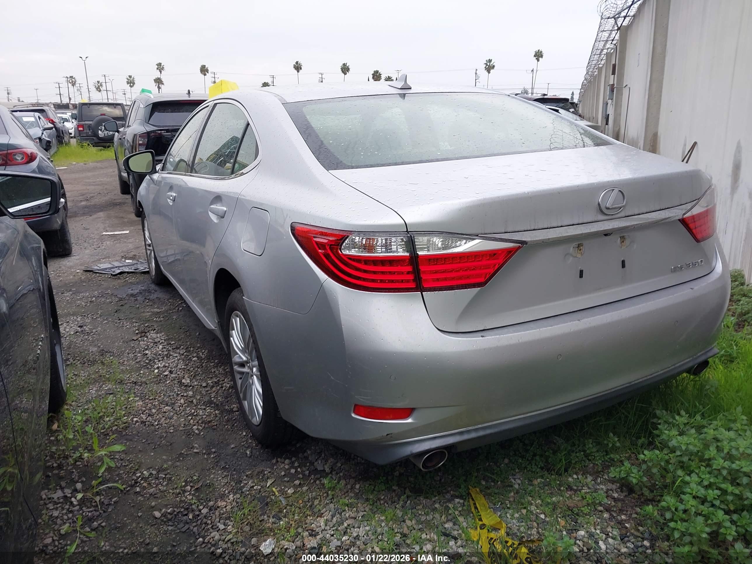 LEXUS ES image 3