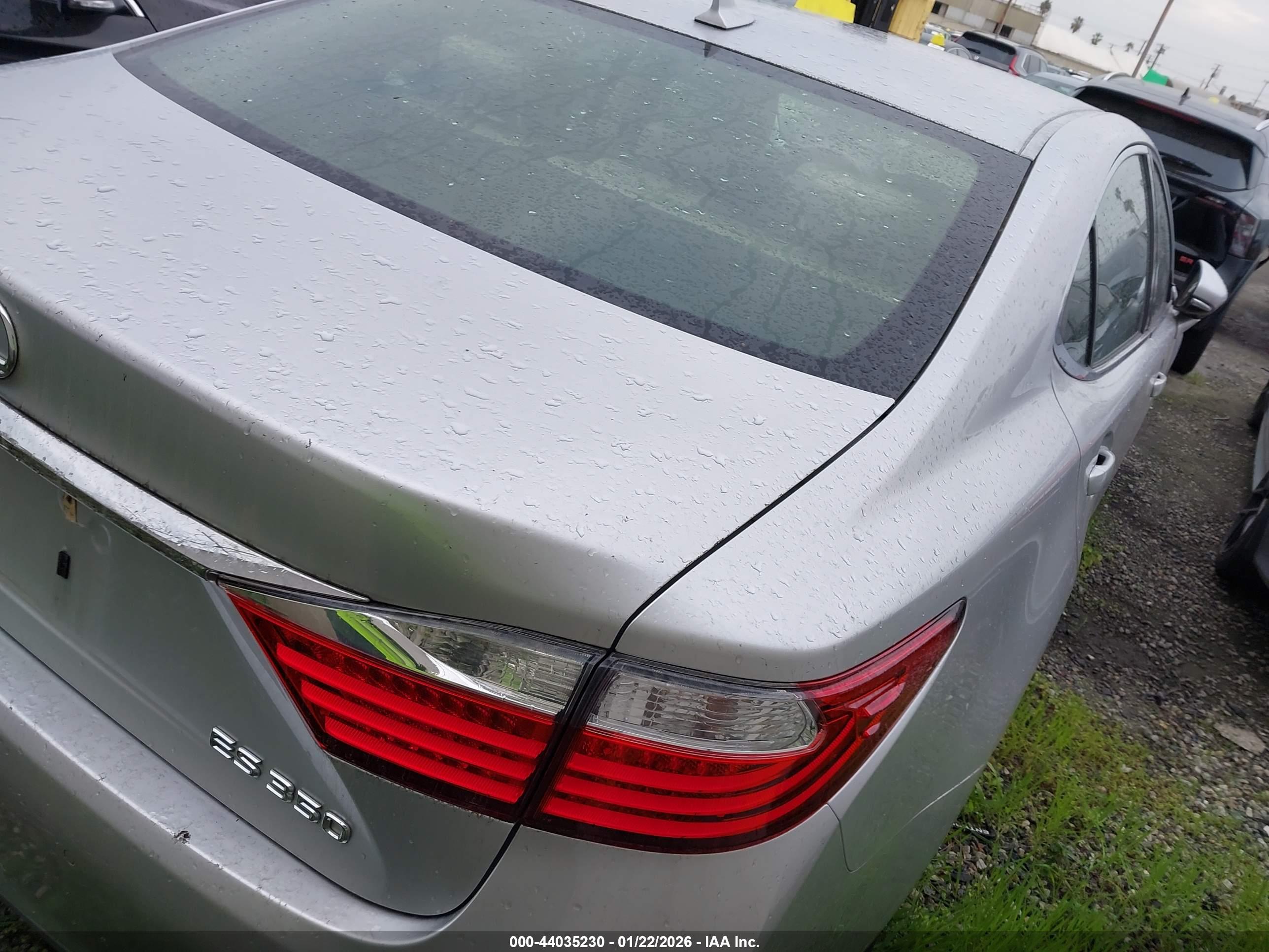LEXUS ES image 4