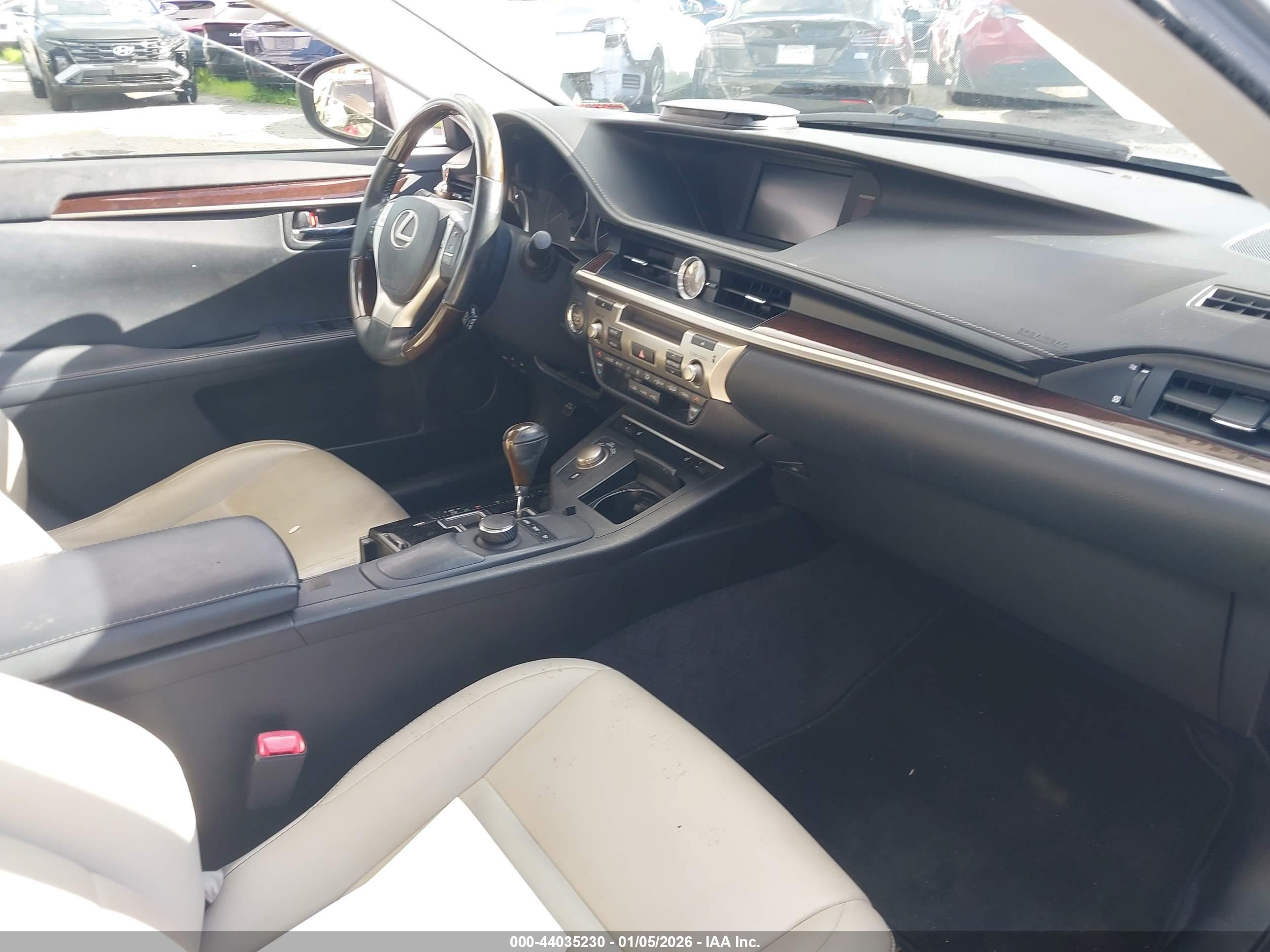LEXUS ES image 5
