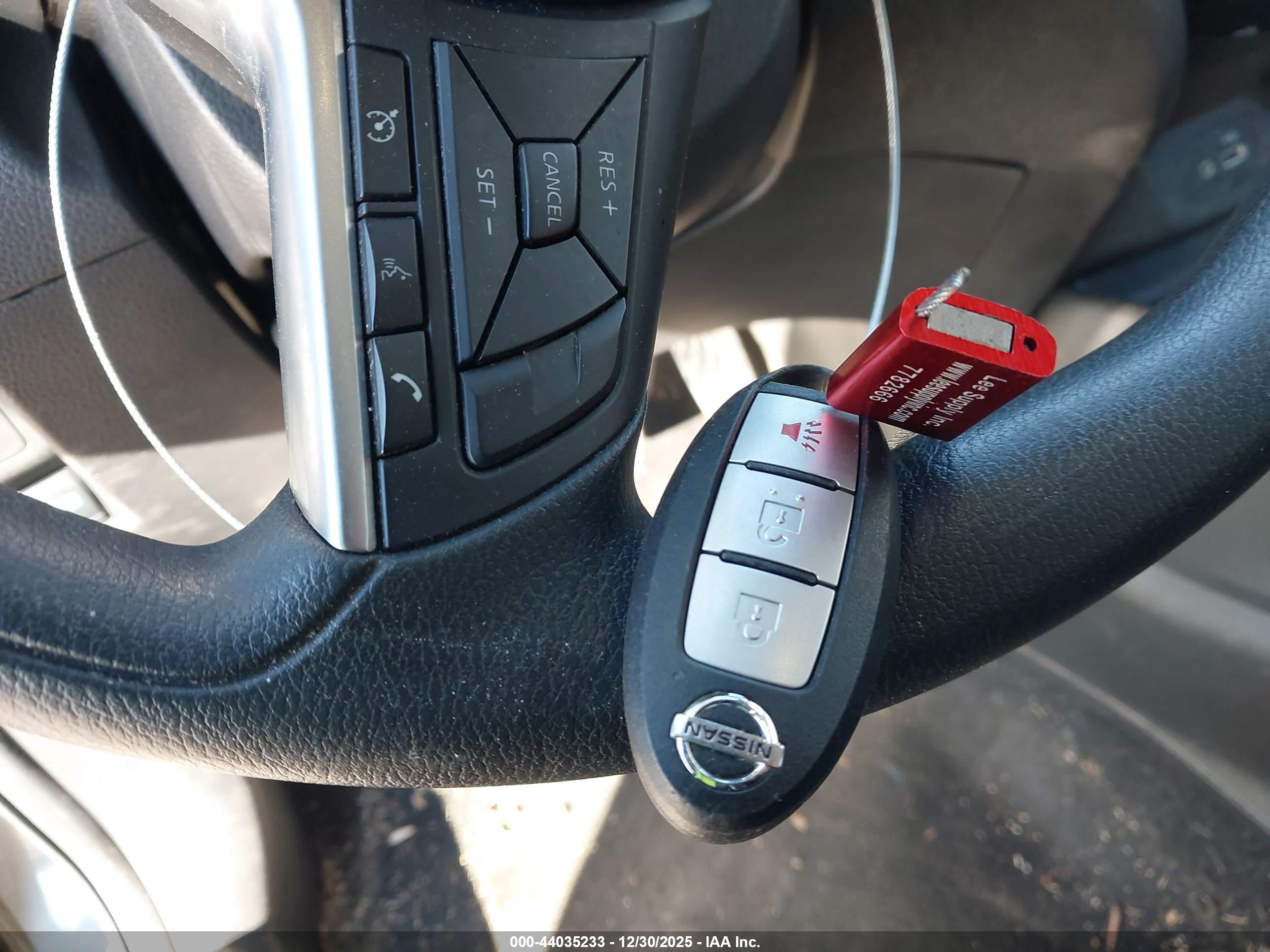 NISSAN ROGUE image 11
