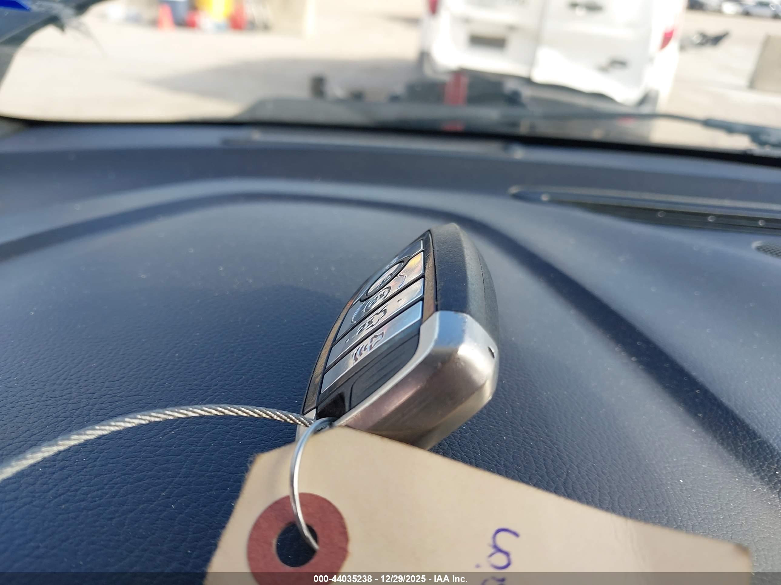 FORD FUSION image 11