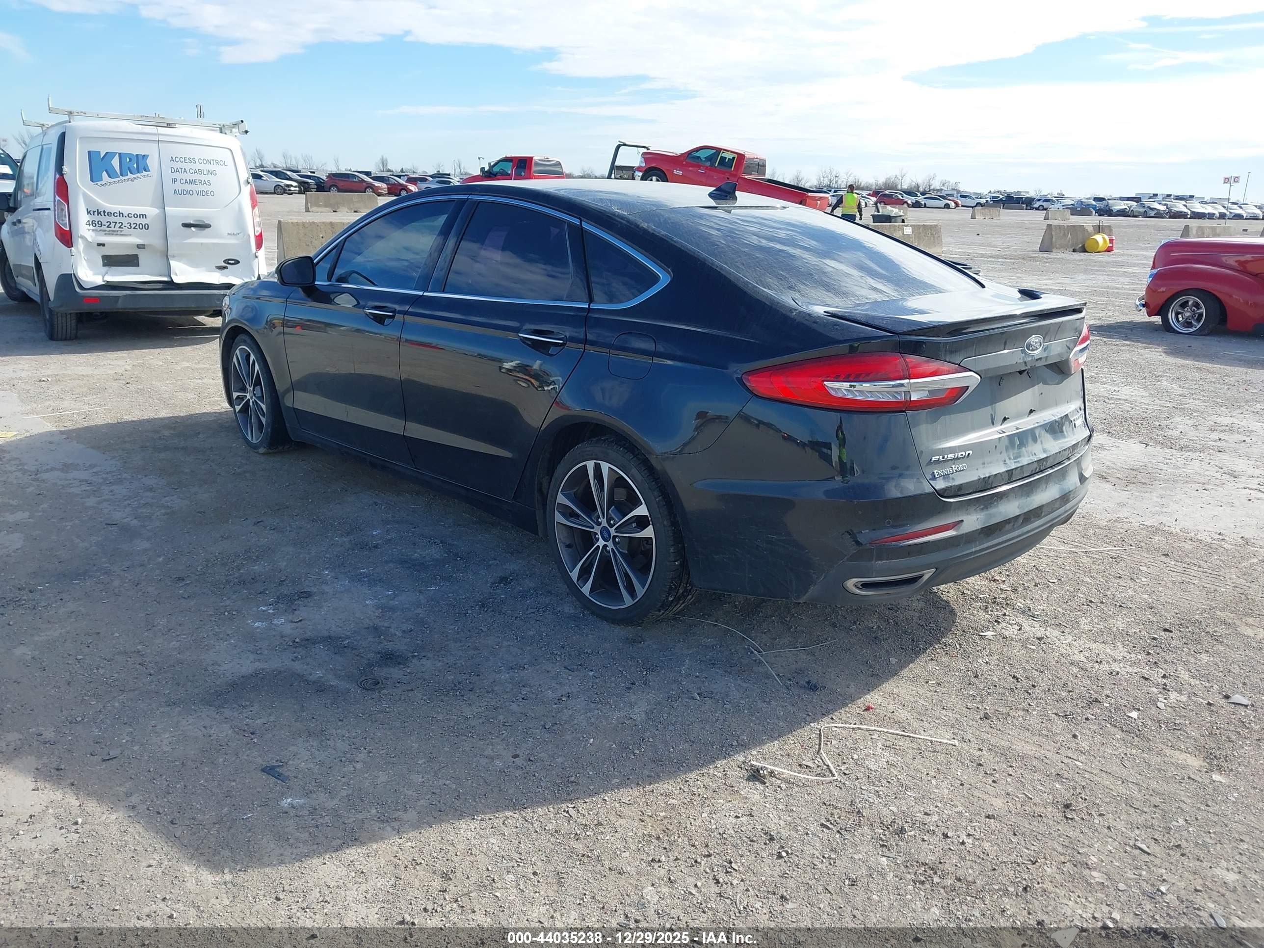 FORD FUSION image 3