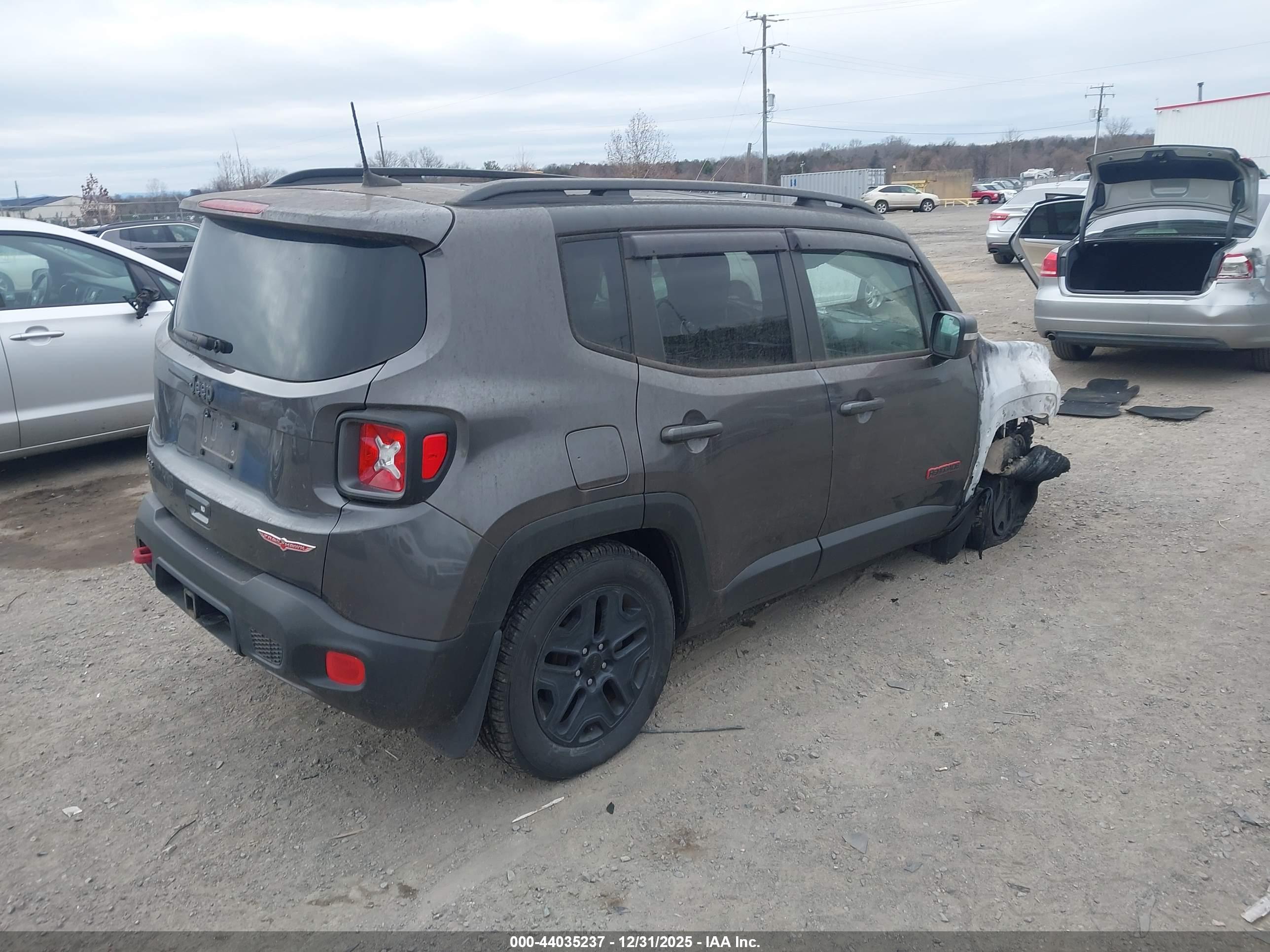 JEEP RENEGADE image 4