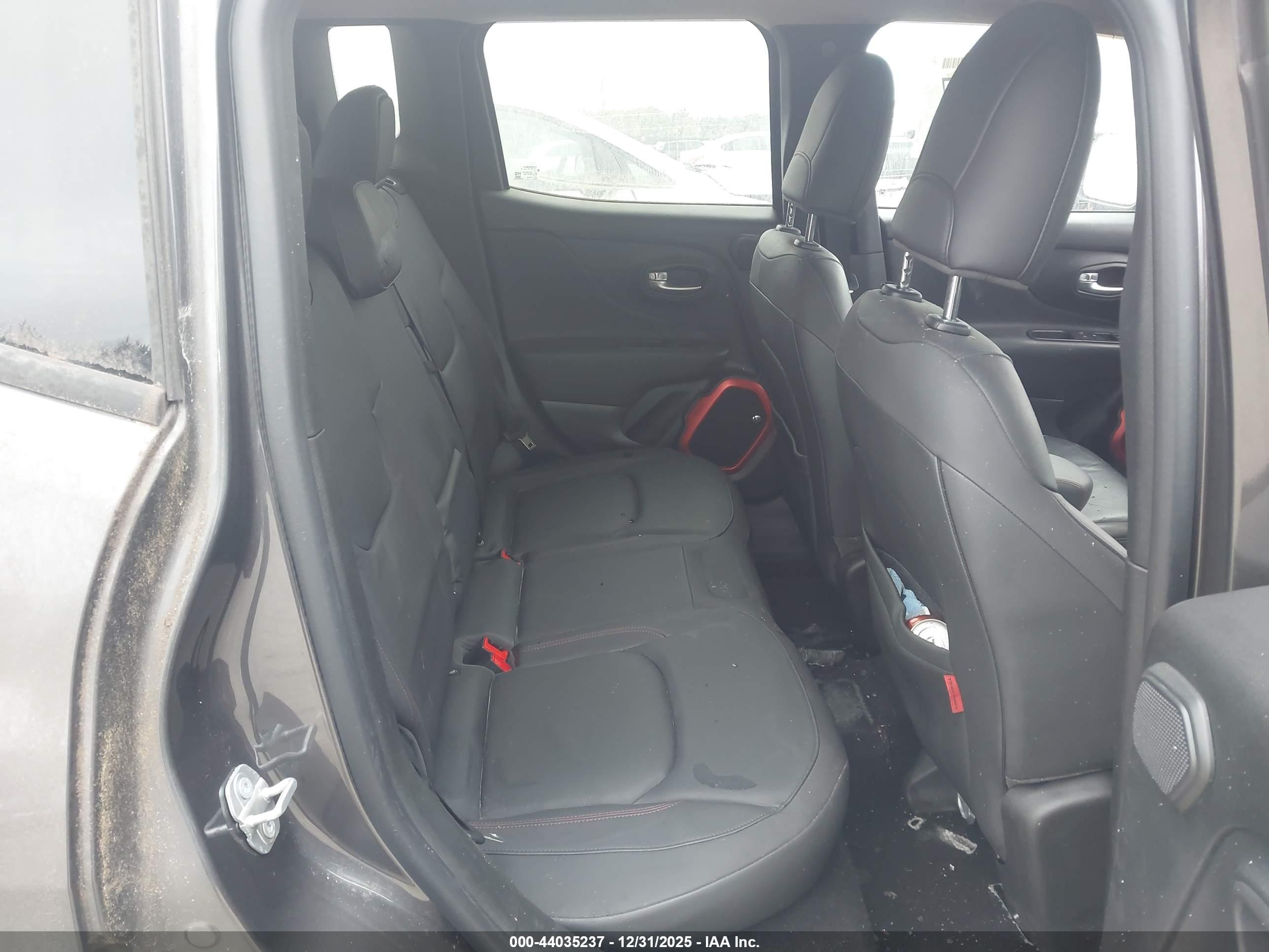 JEEP RENEGADE image 8