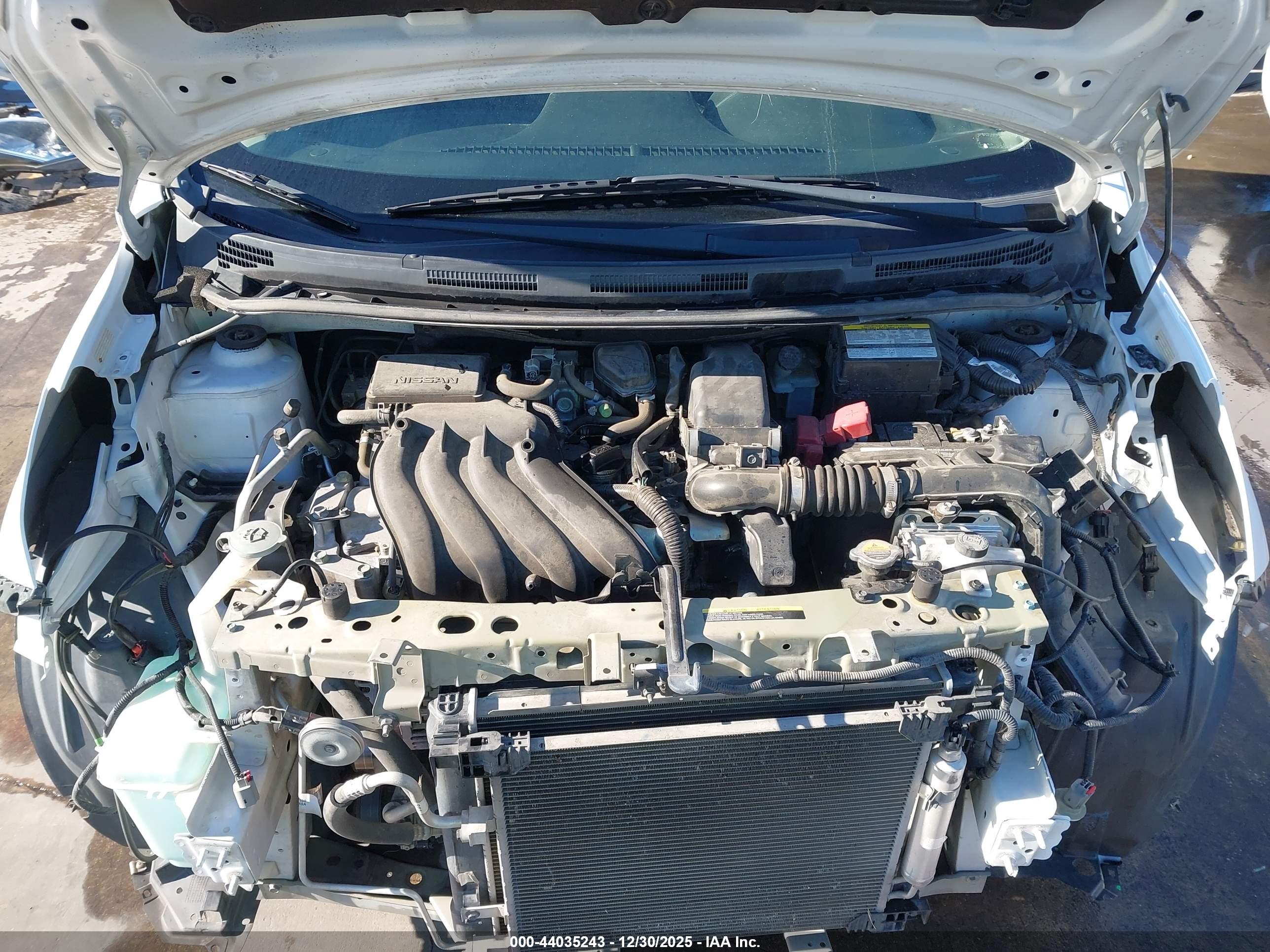 NISSAN VERSA image 10