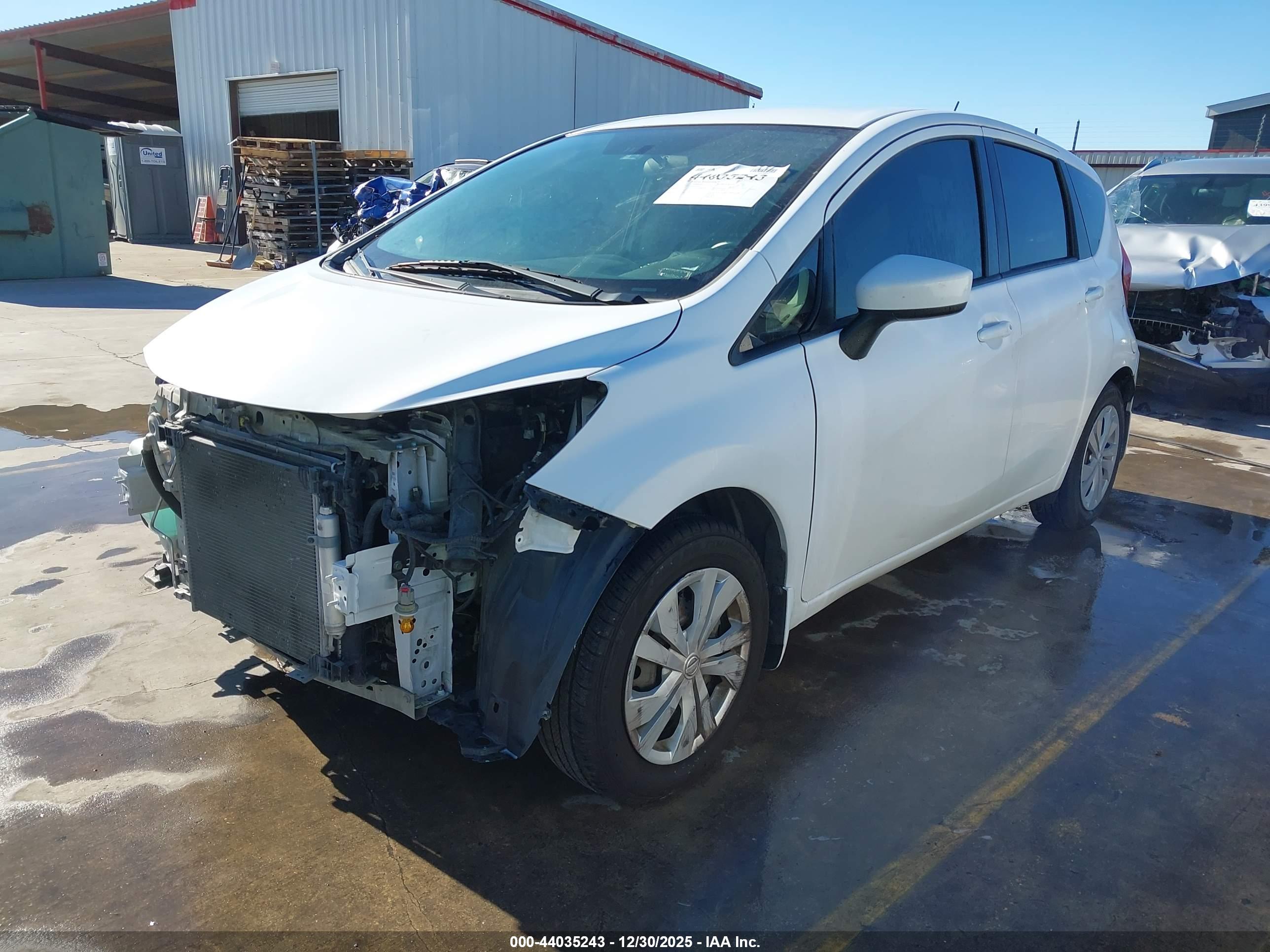NISSAN VERSA image 2