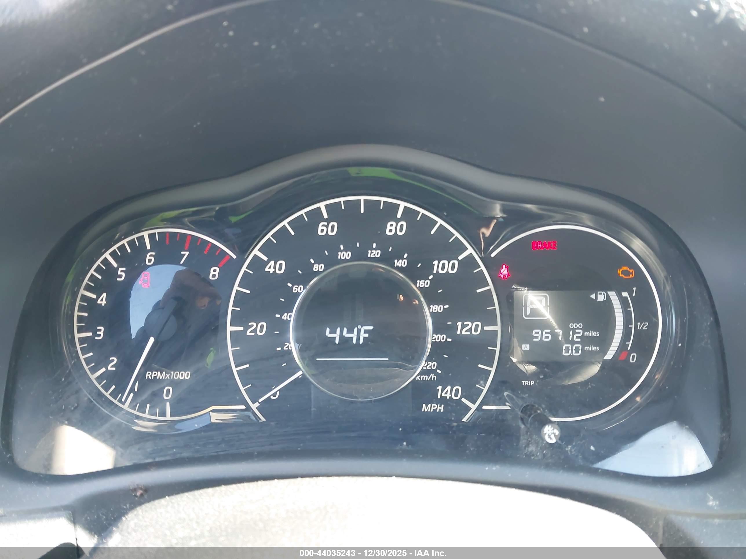 NISSAN VERSA image 7