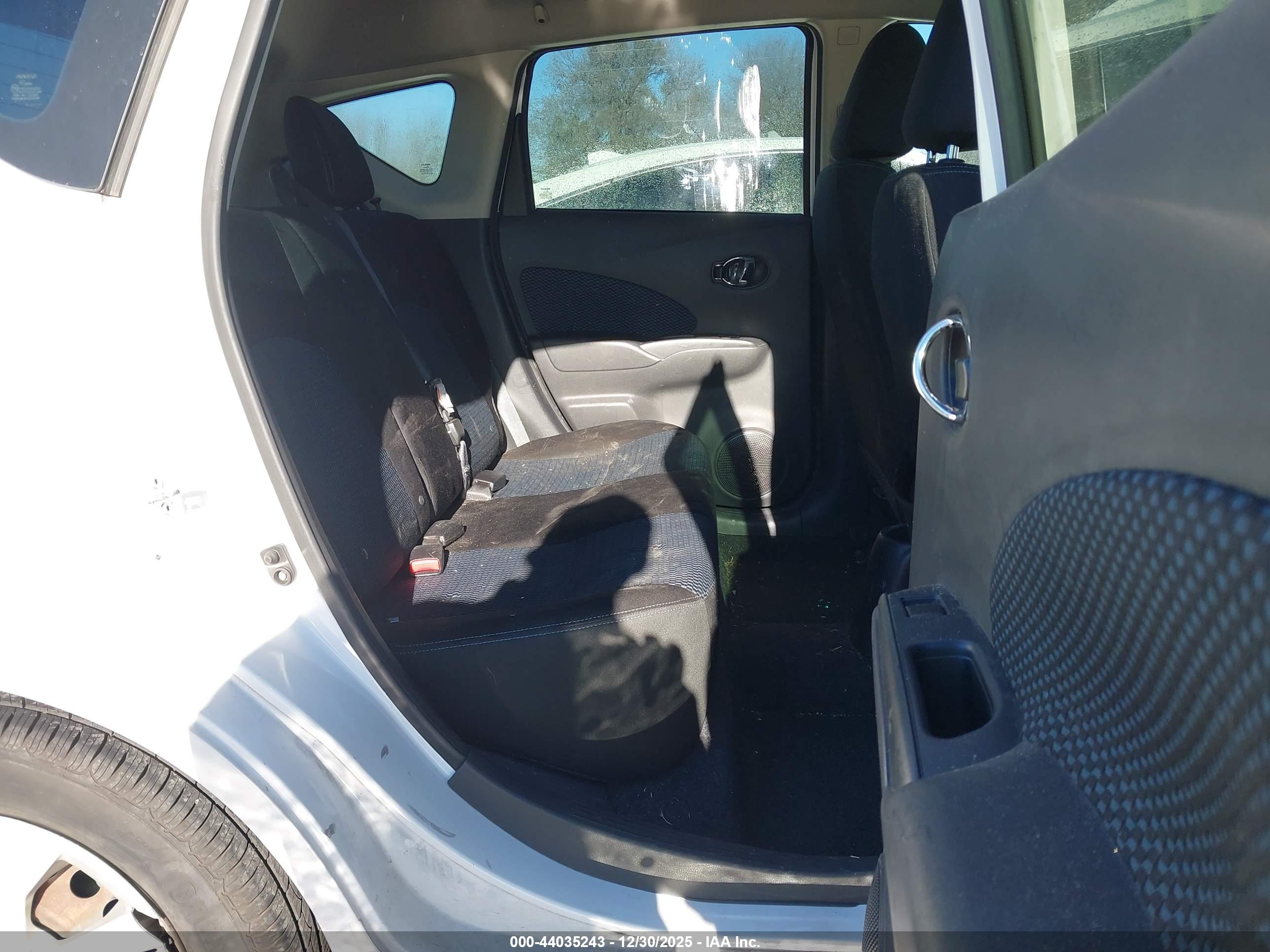 NISSAN VERSA image 8