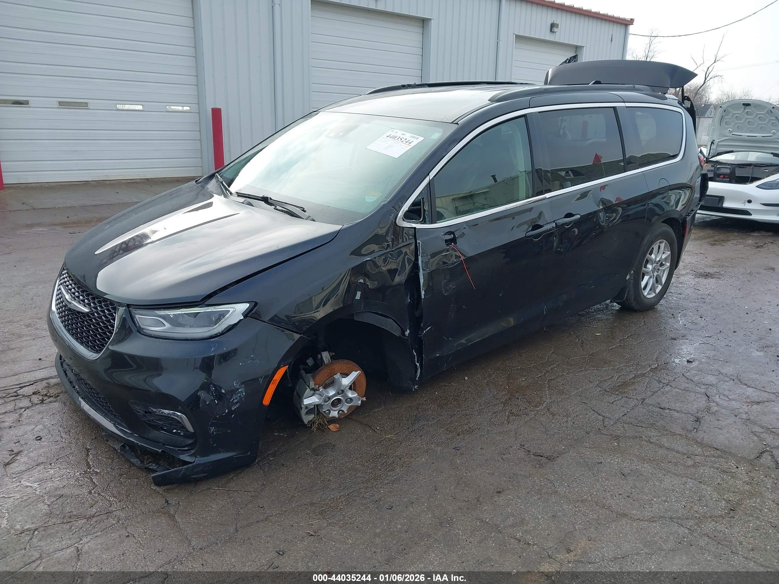 CHRYSLER PACIFICA image 2