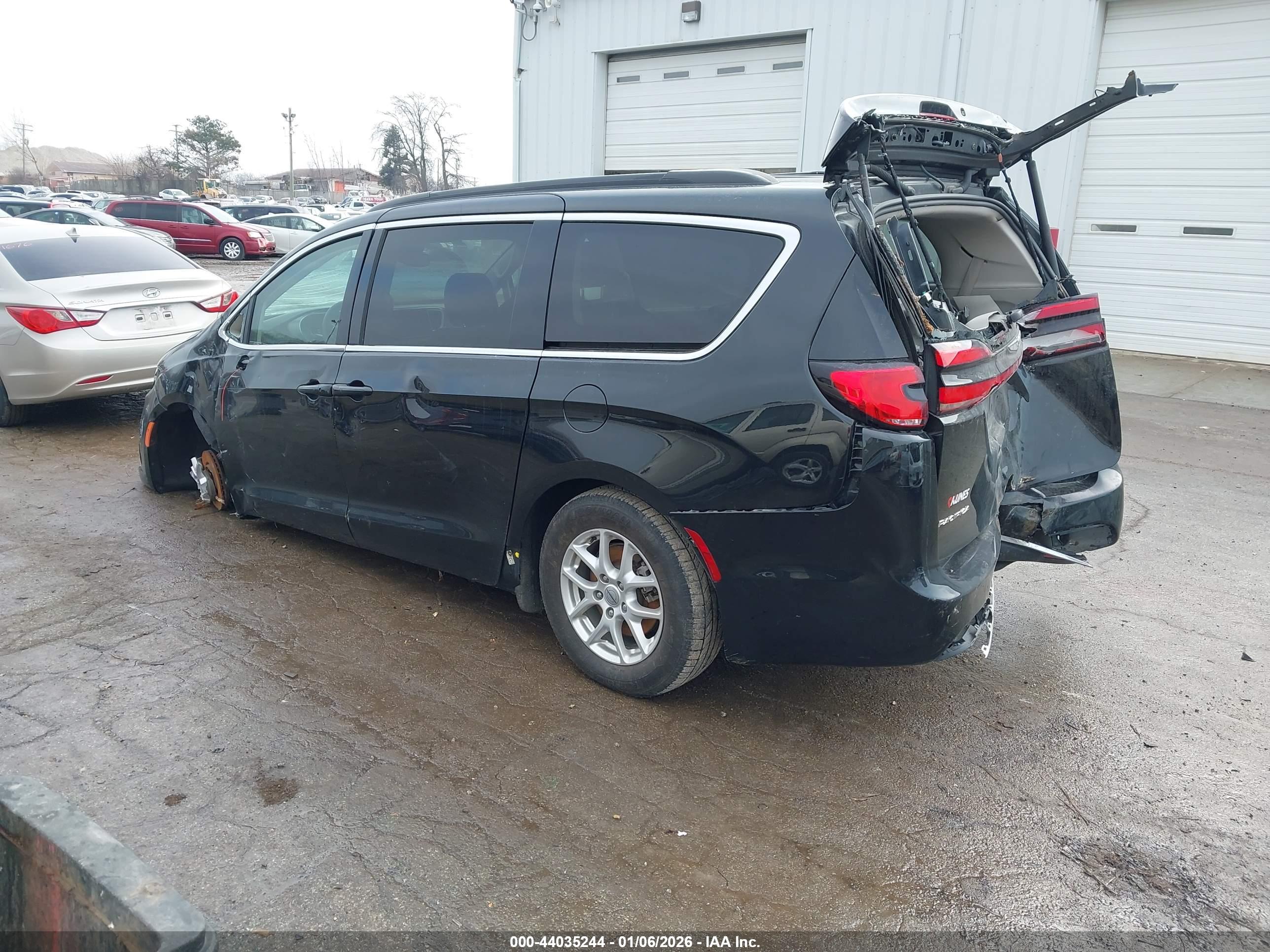 CHRYSLER PACIFICA image 3