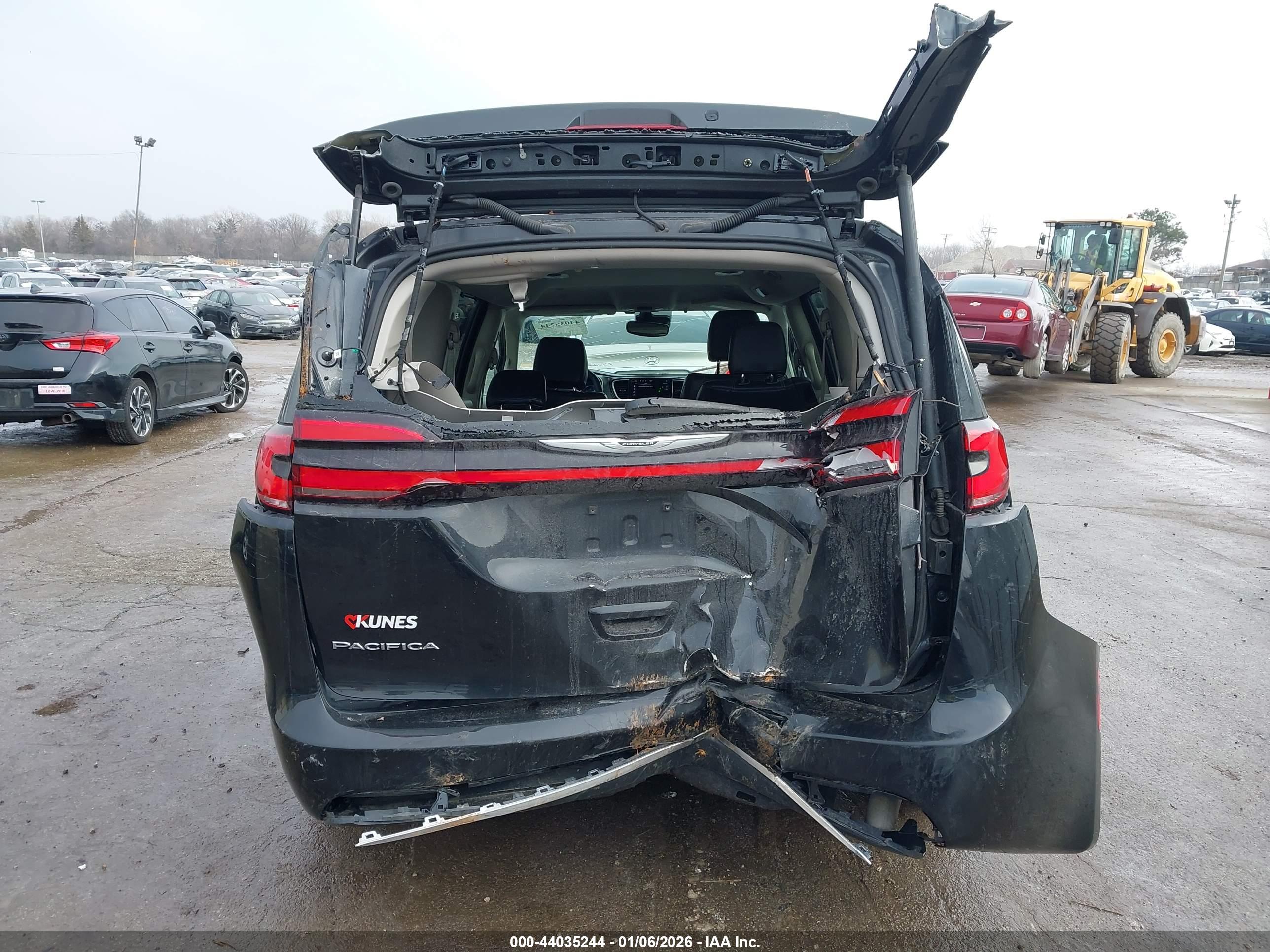 CHRYSLER PACIFICA image 6