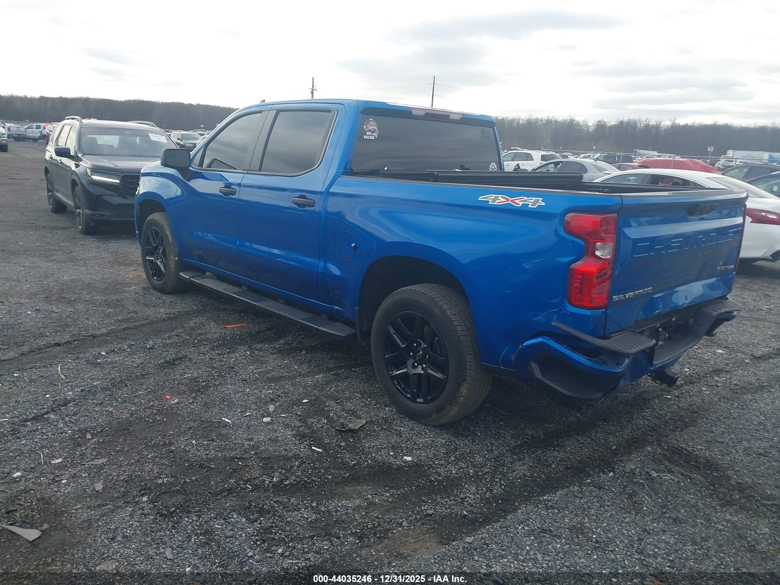 CHEVROLET SILVERADO image 3