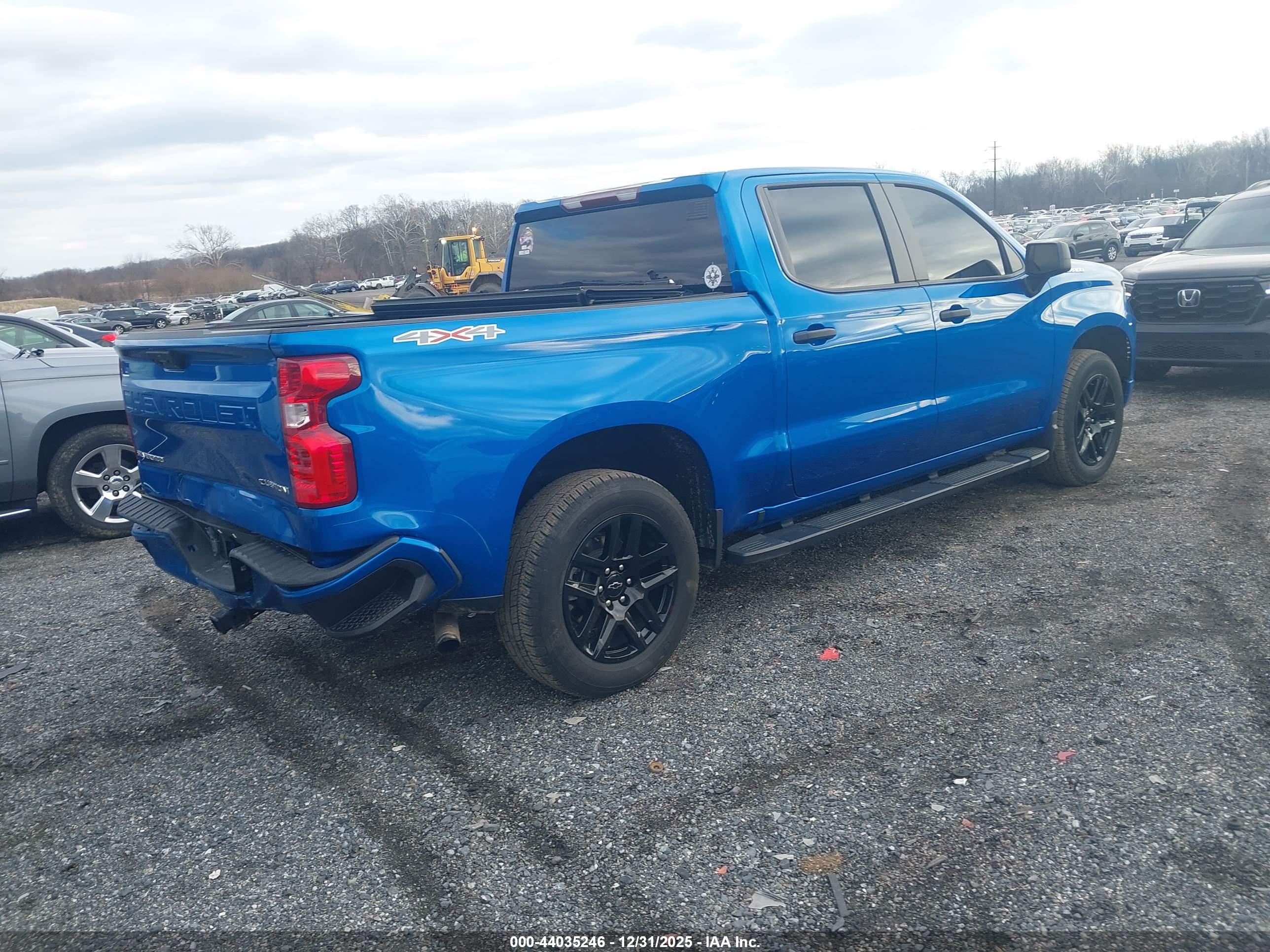 CHEVROLET SILVERADO image 4