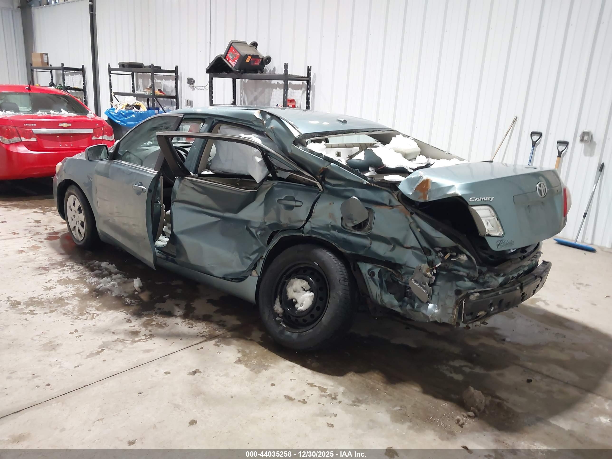 TOYOTA CAMRY image 3
