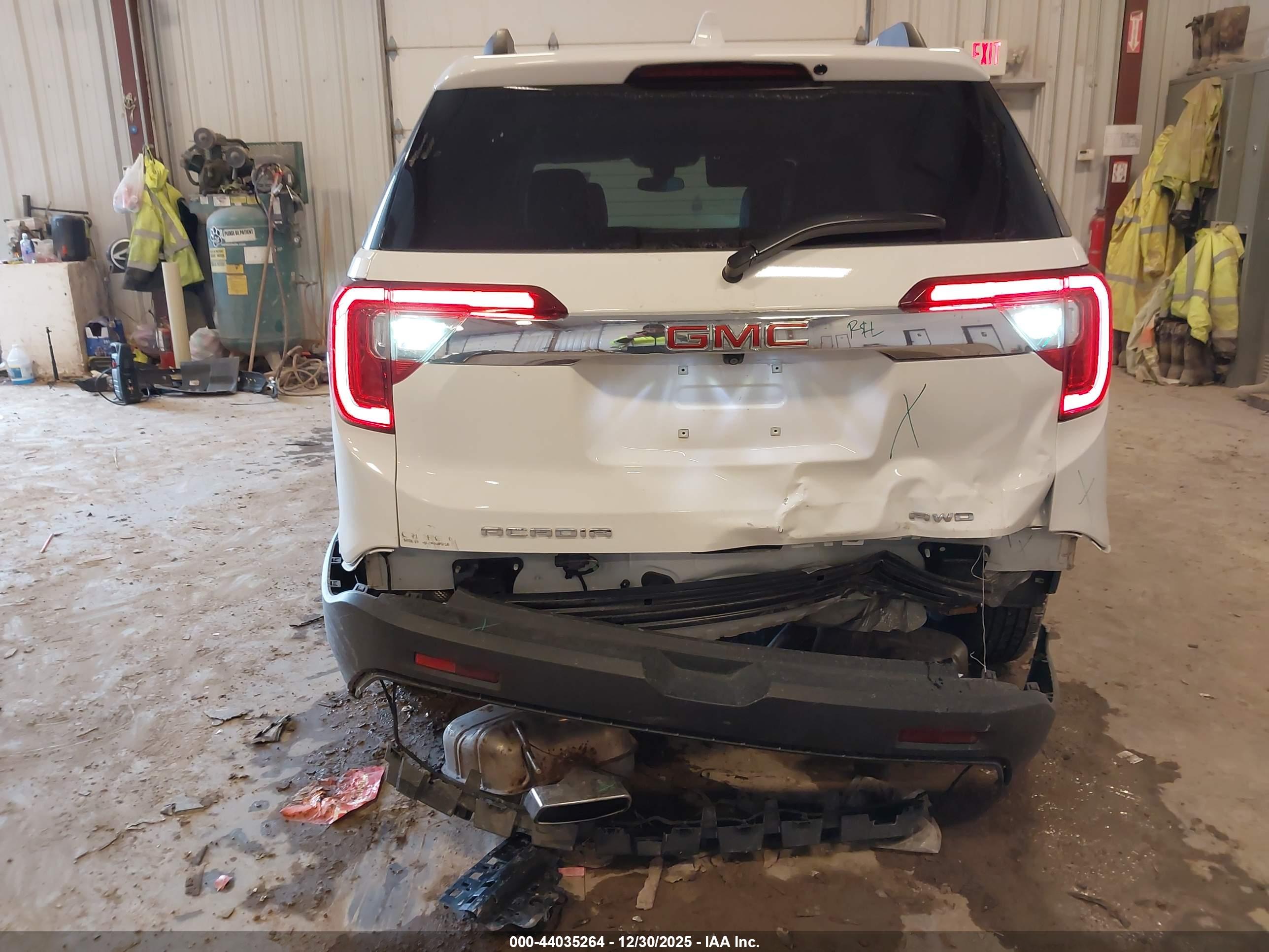 GMC ACADIA image 6