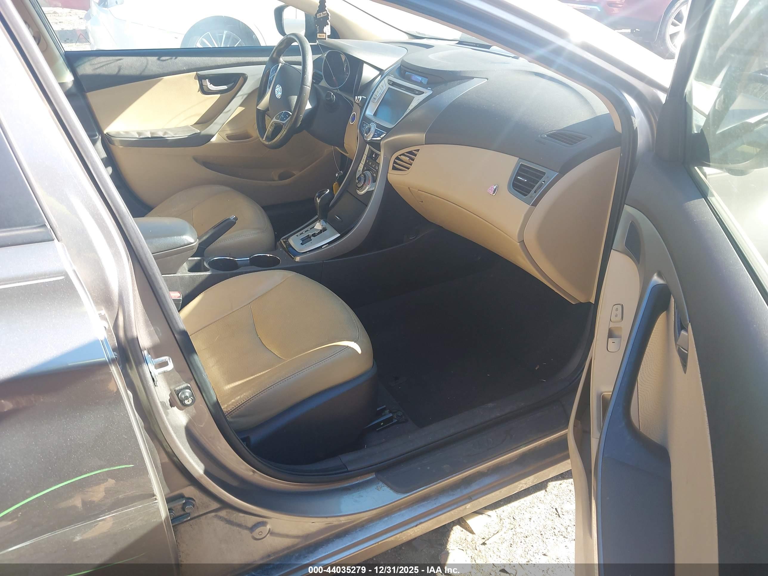 HYUNDAI ELANTRA image 5