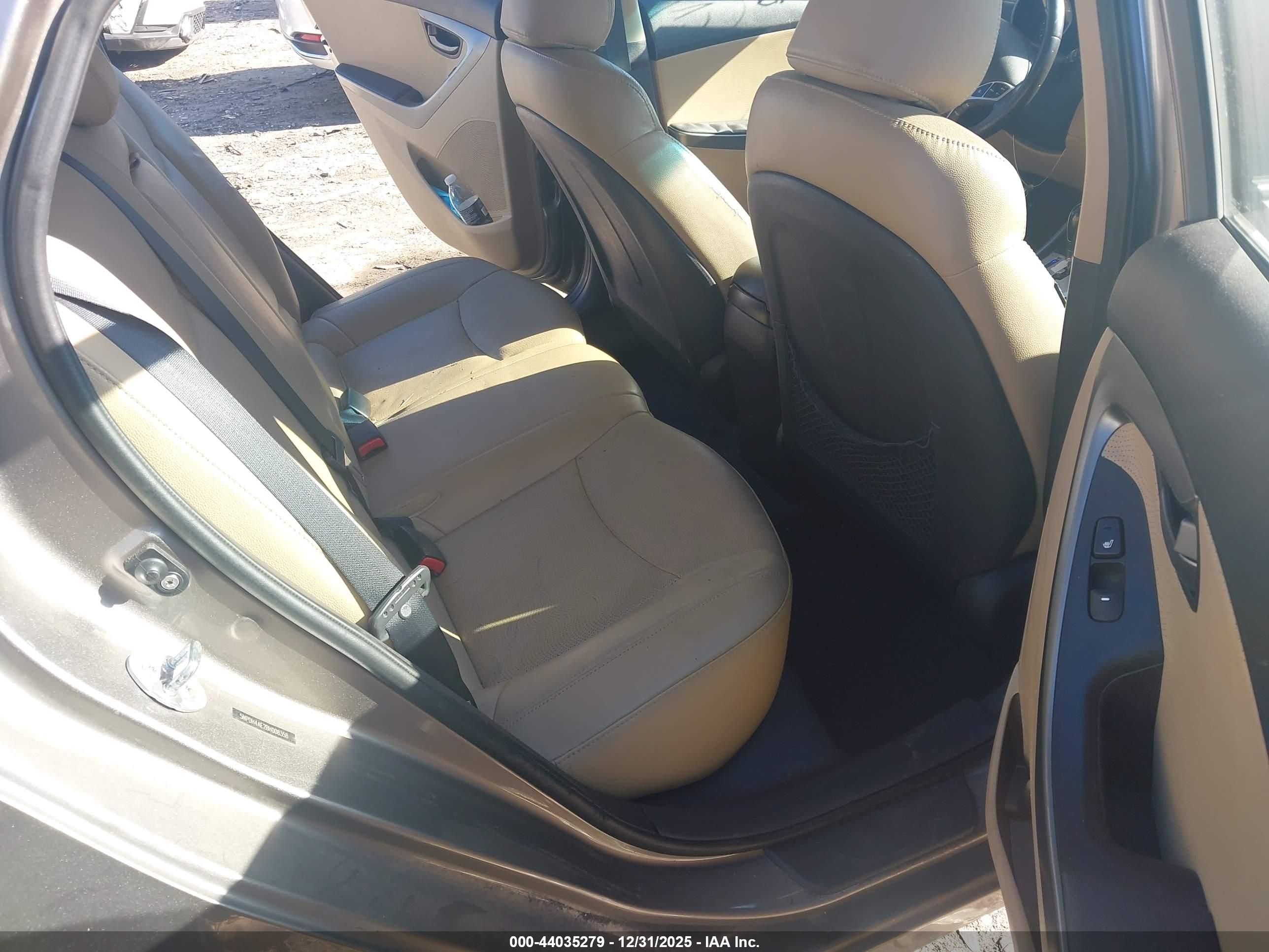 HYUNDAI ELANTRA image 8