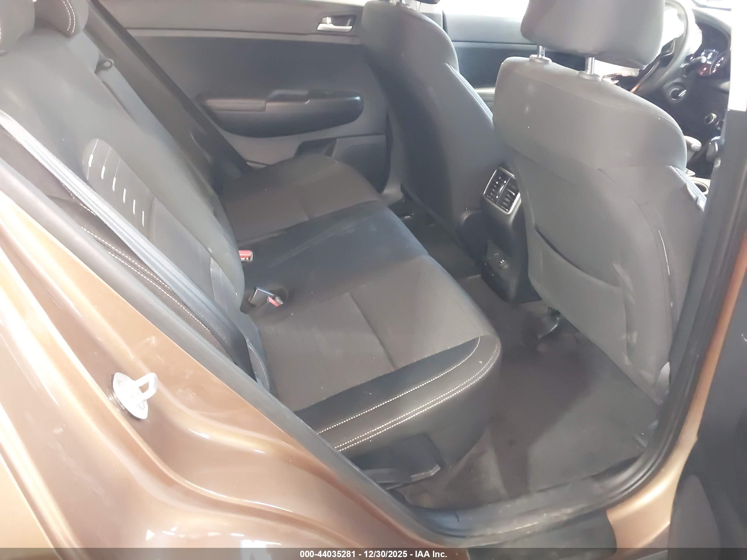 KIA SPORTAGE image 8