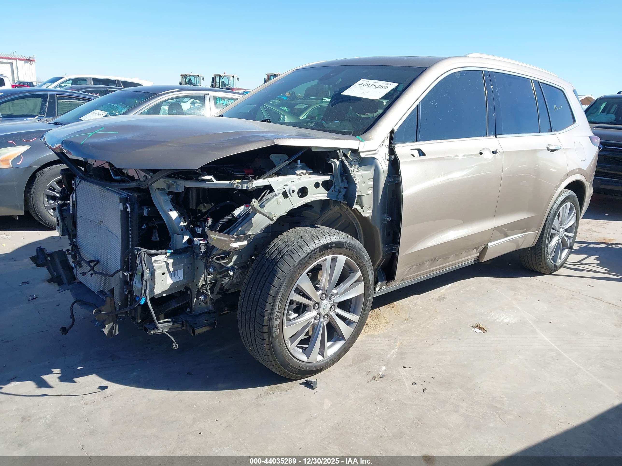 CADILLAC XT6 image 2