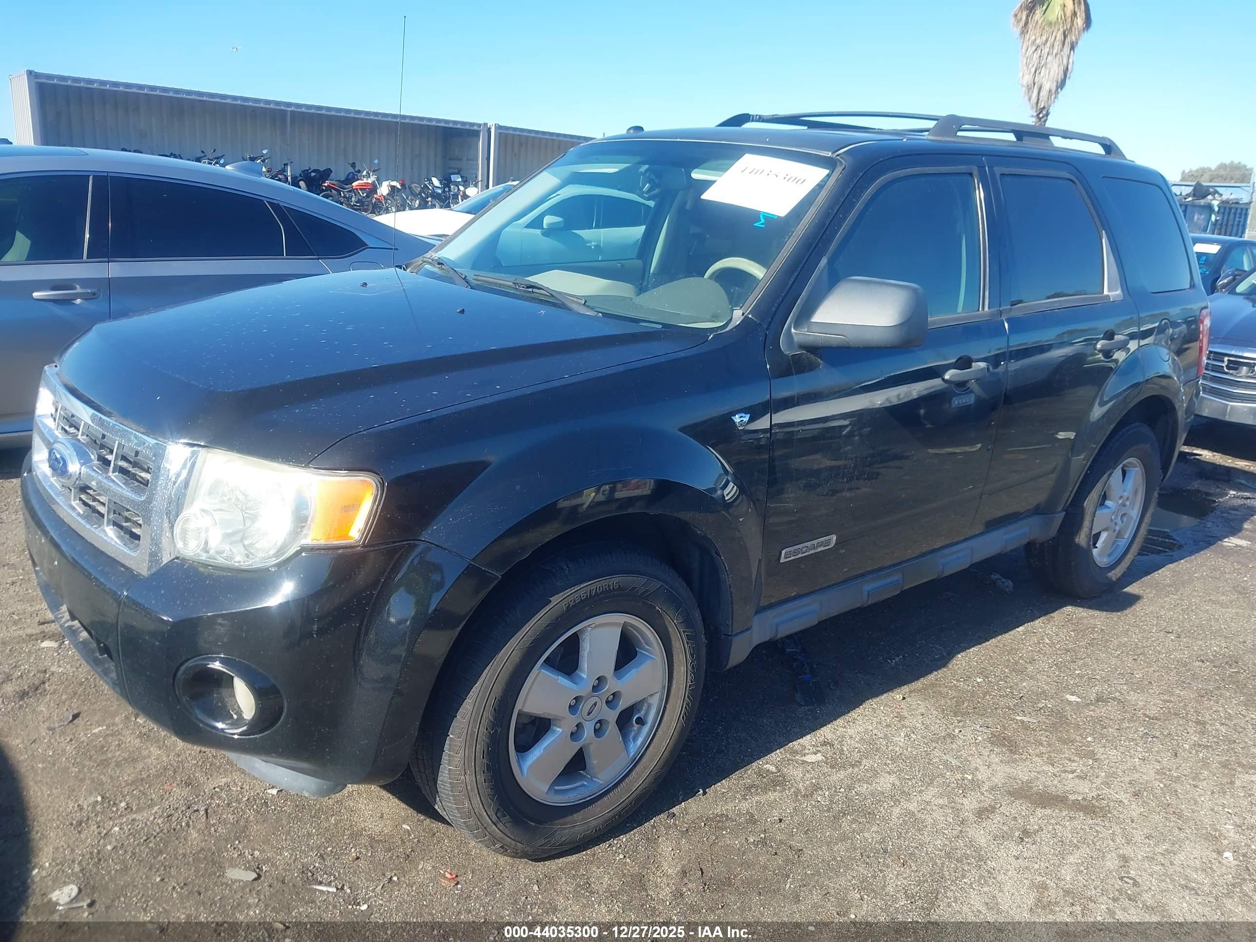 FORD ESCAPE image 2