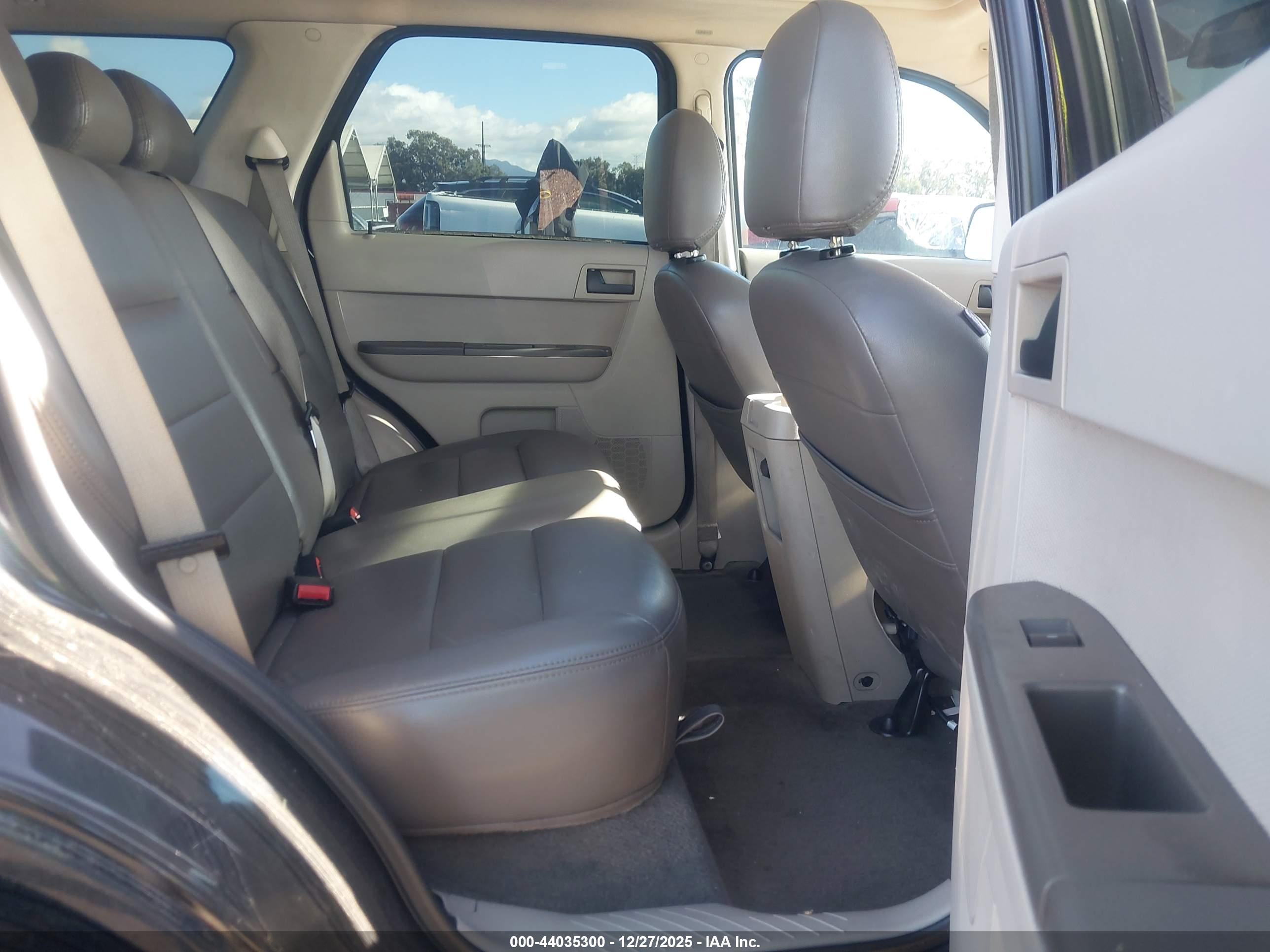 FORD ESCAPE image 8