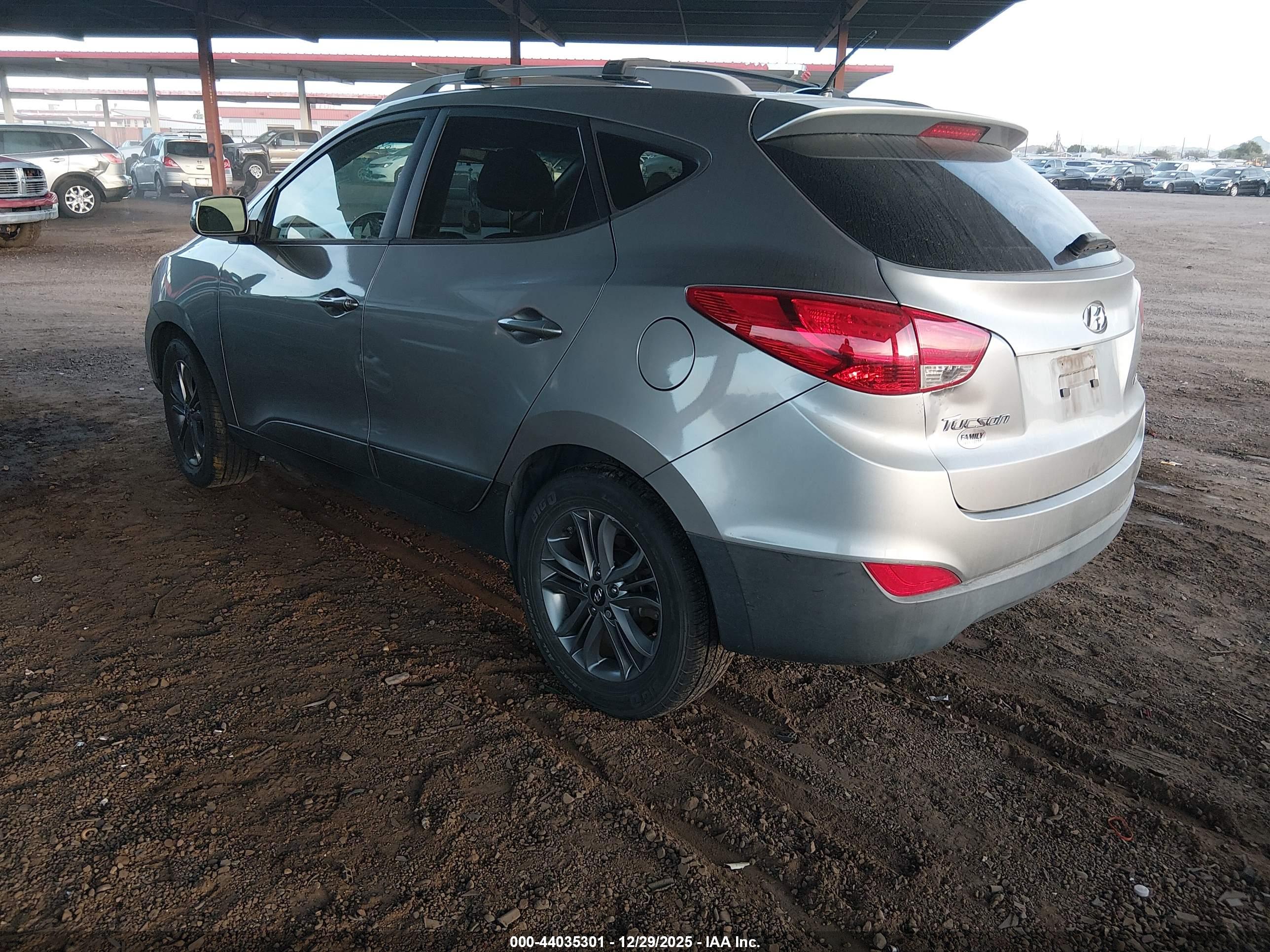 HYUNDAI TUCSON image 3