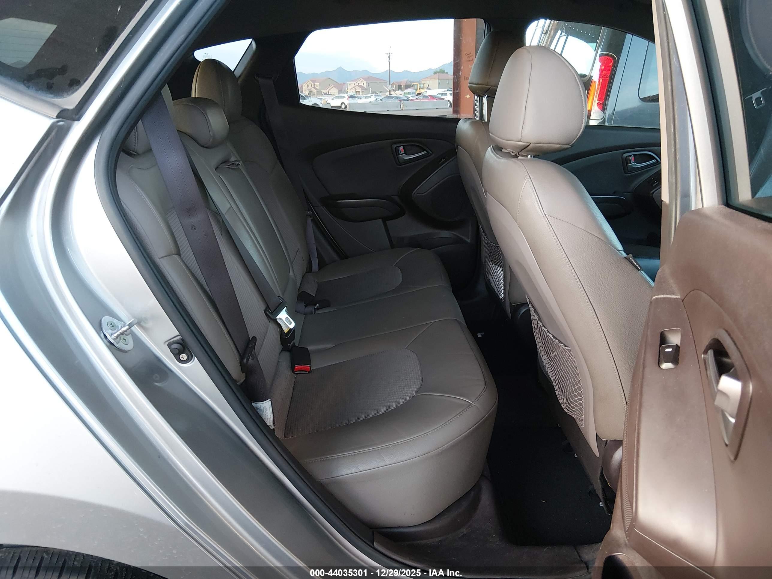 HYUNDAI TUCSON image 8