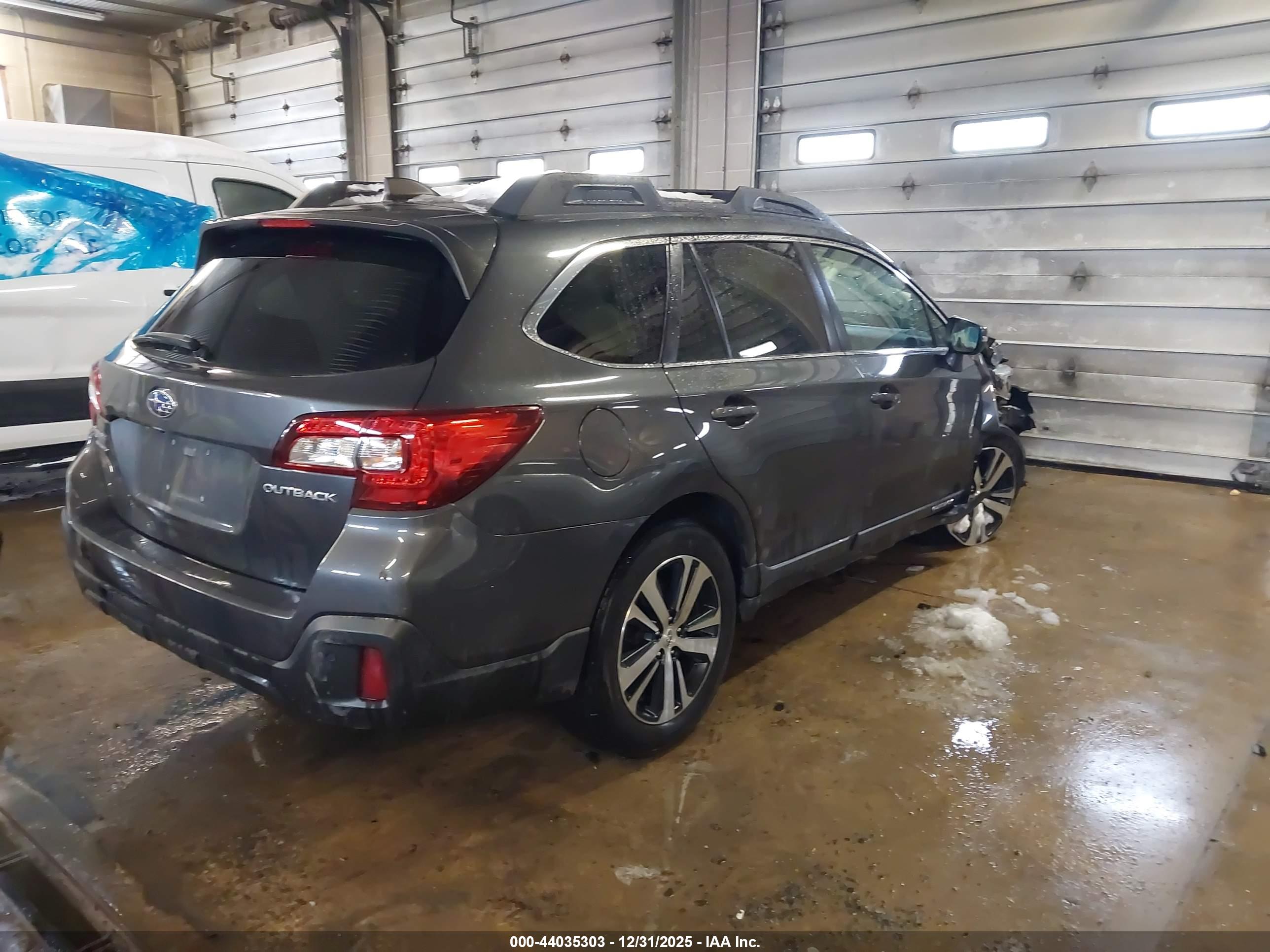 SUBARU OUTBACK image 4
