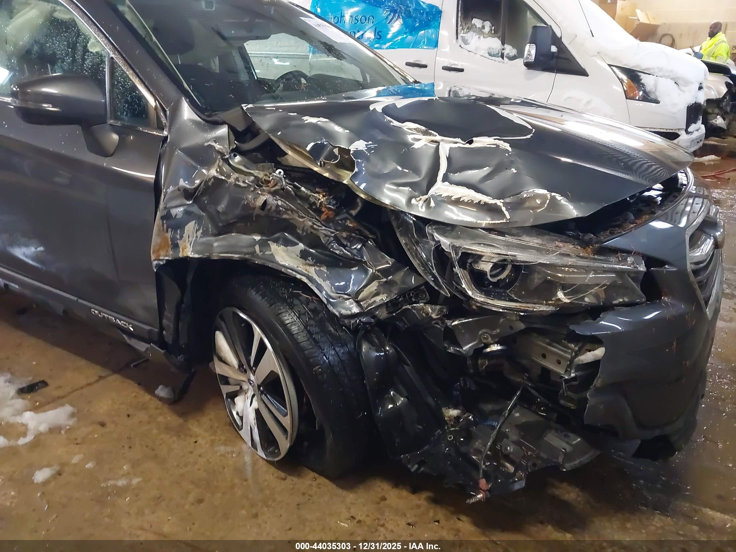 SUBARU OUTBACK image 6