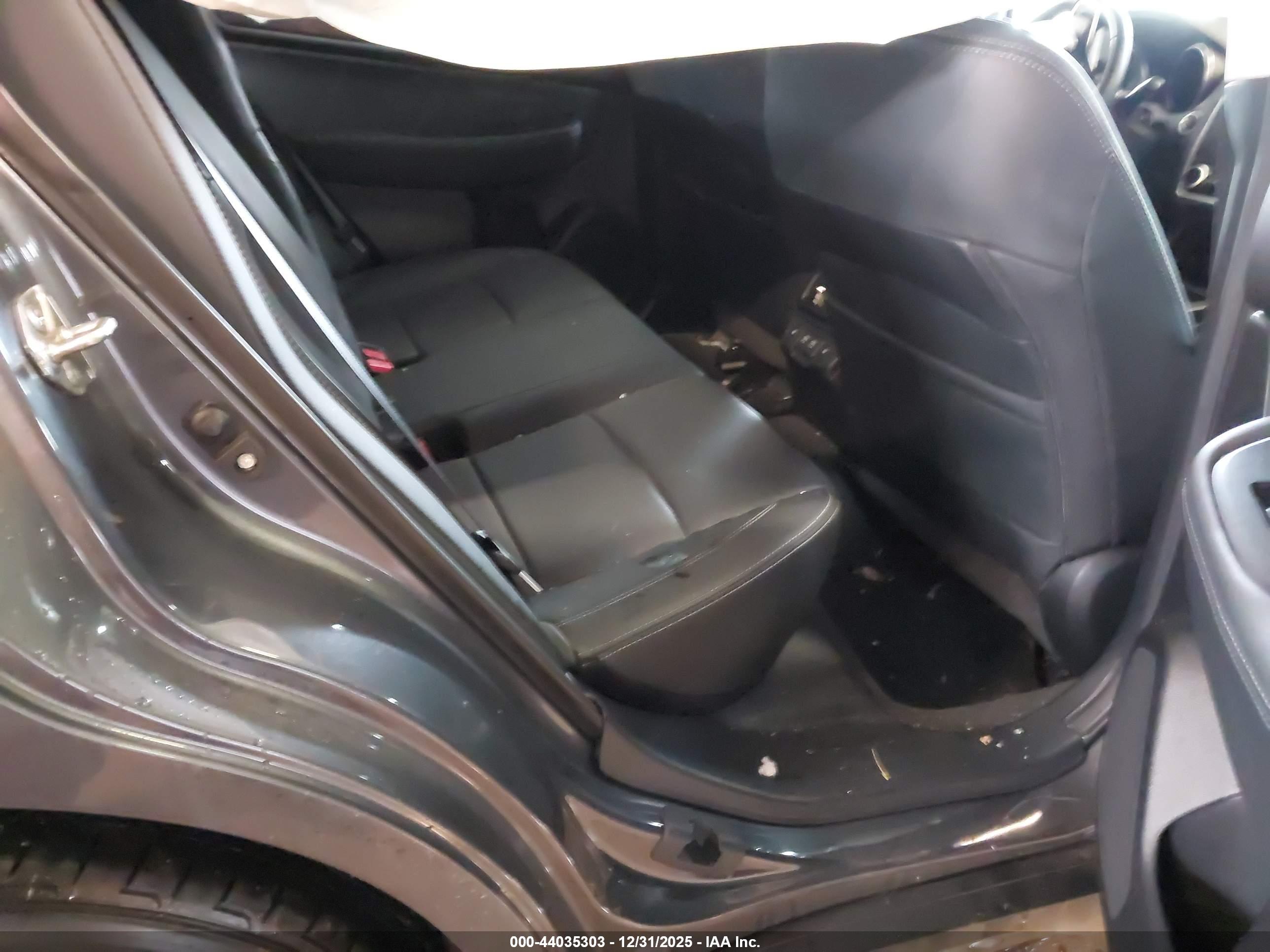 SUBARU OUTBACK image 8